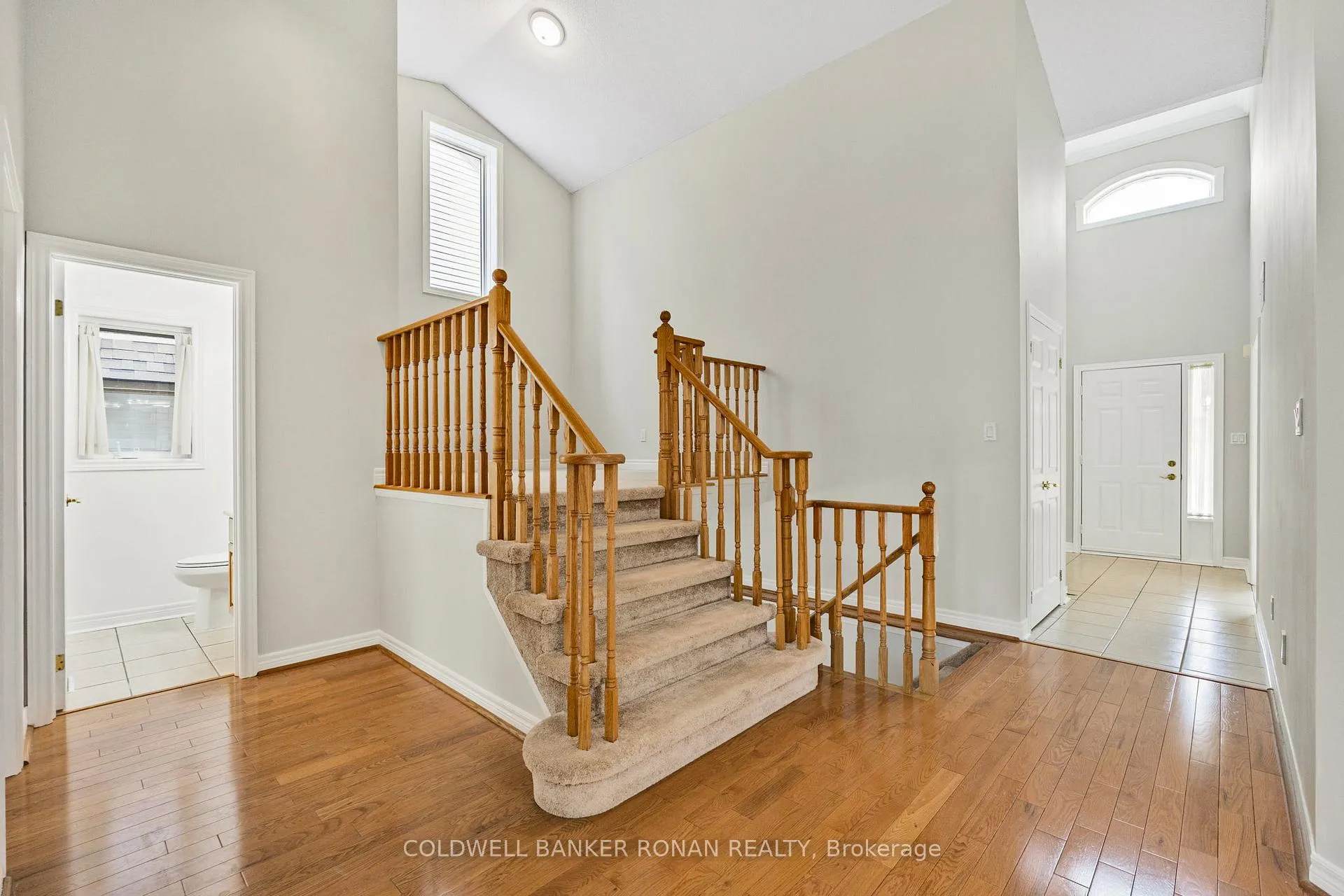 Photo 4 of Unit 9, 8 Malibu Manor W, New Tecumseth, Alliston — HOMEH