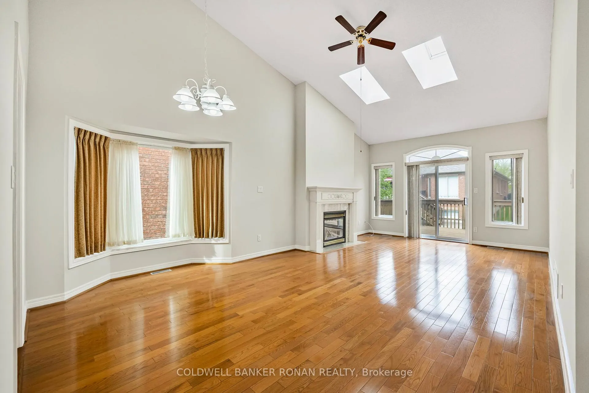 Photo 7 of Unit 9, 8 Malibu Manor W, New Tecumseth, Alliston — HOMEH