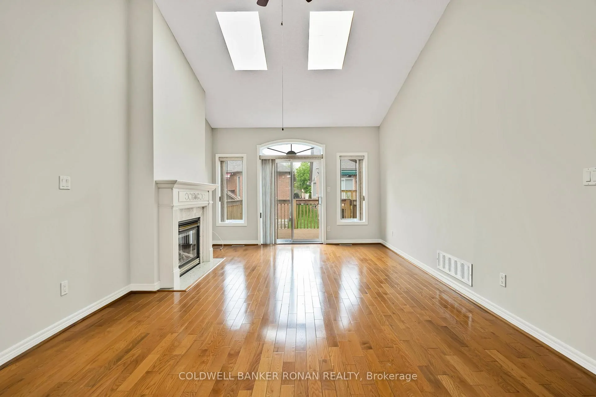Photo 8 of Unit 9, 8 Malibu Manor W, New Tecumseth, Alliston — HOMEH