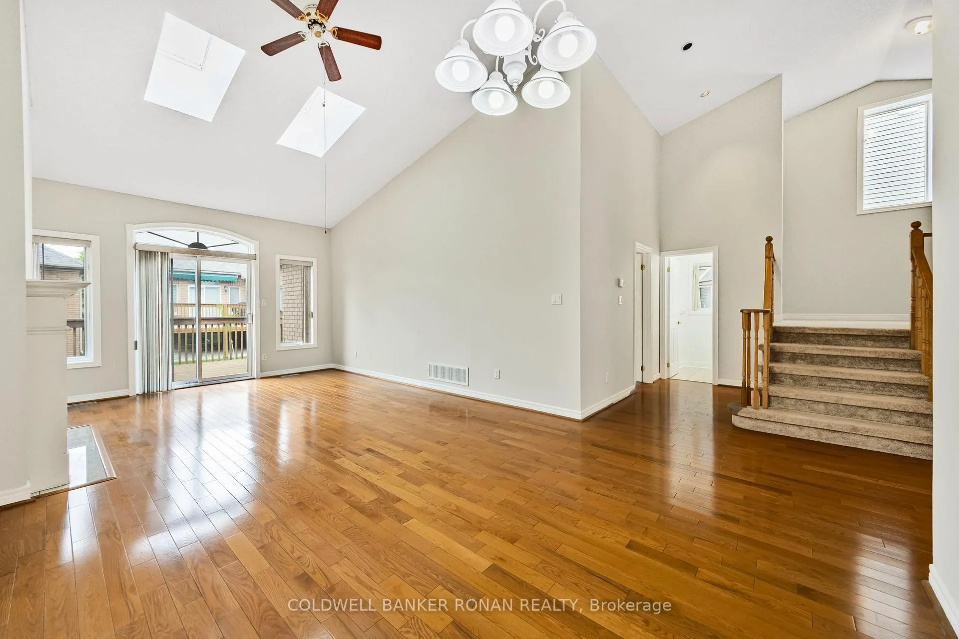Photo 9 of Unit 9, 8 Malibu Manor W, New Tecumseth, Alliston — HOMEH