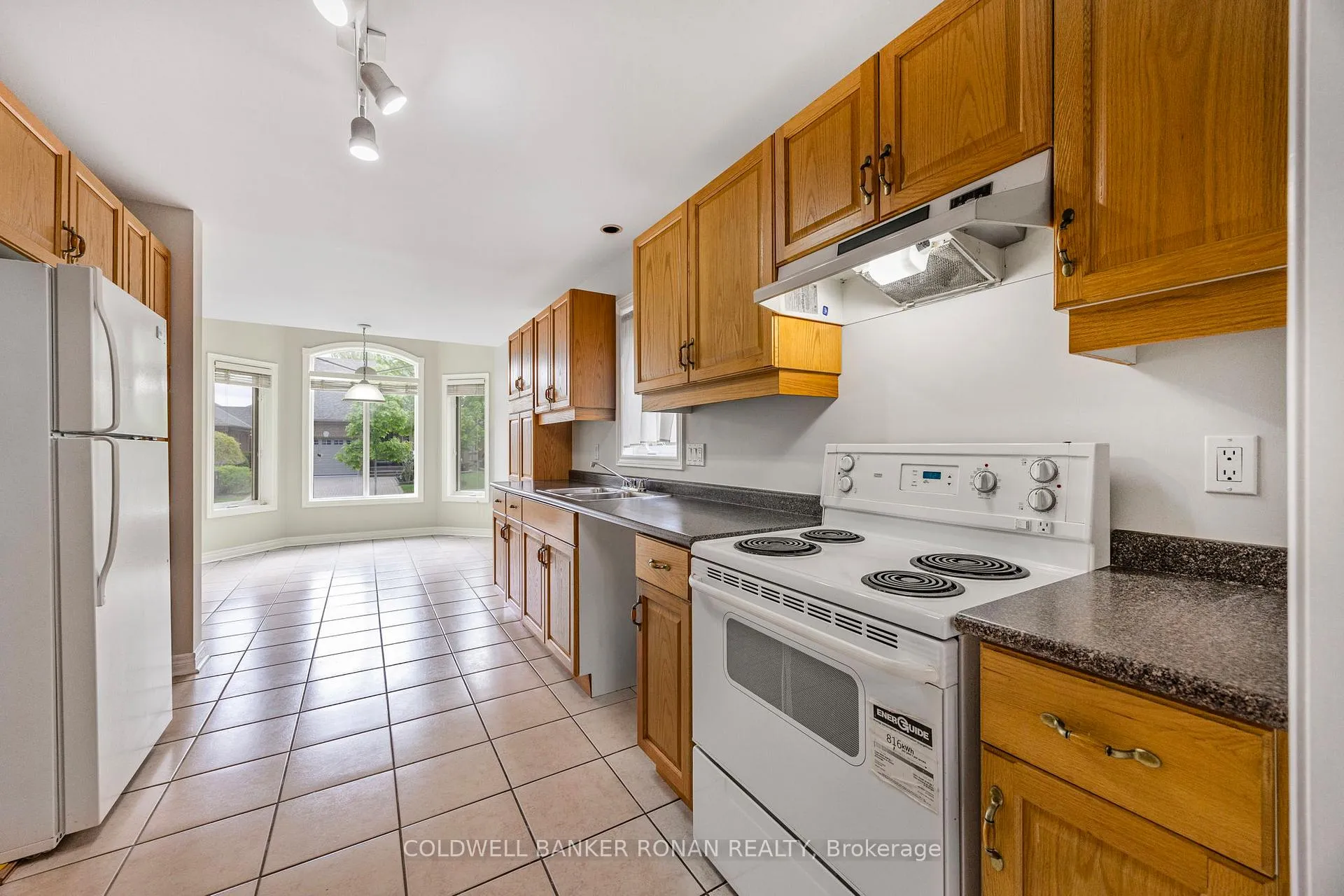 Photo 13 of Unit 9, 8 Malibu Manor W, New Tecumseth, Alliston — HOMEH
