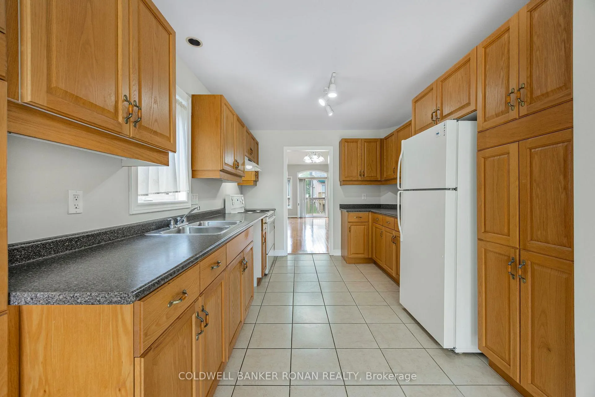 Photo 14 of Unit 9, 8 Malibu Manor W, New Tecumseth, Alliston — HOMEH