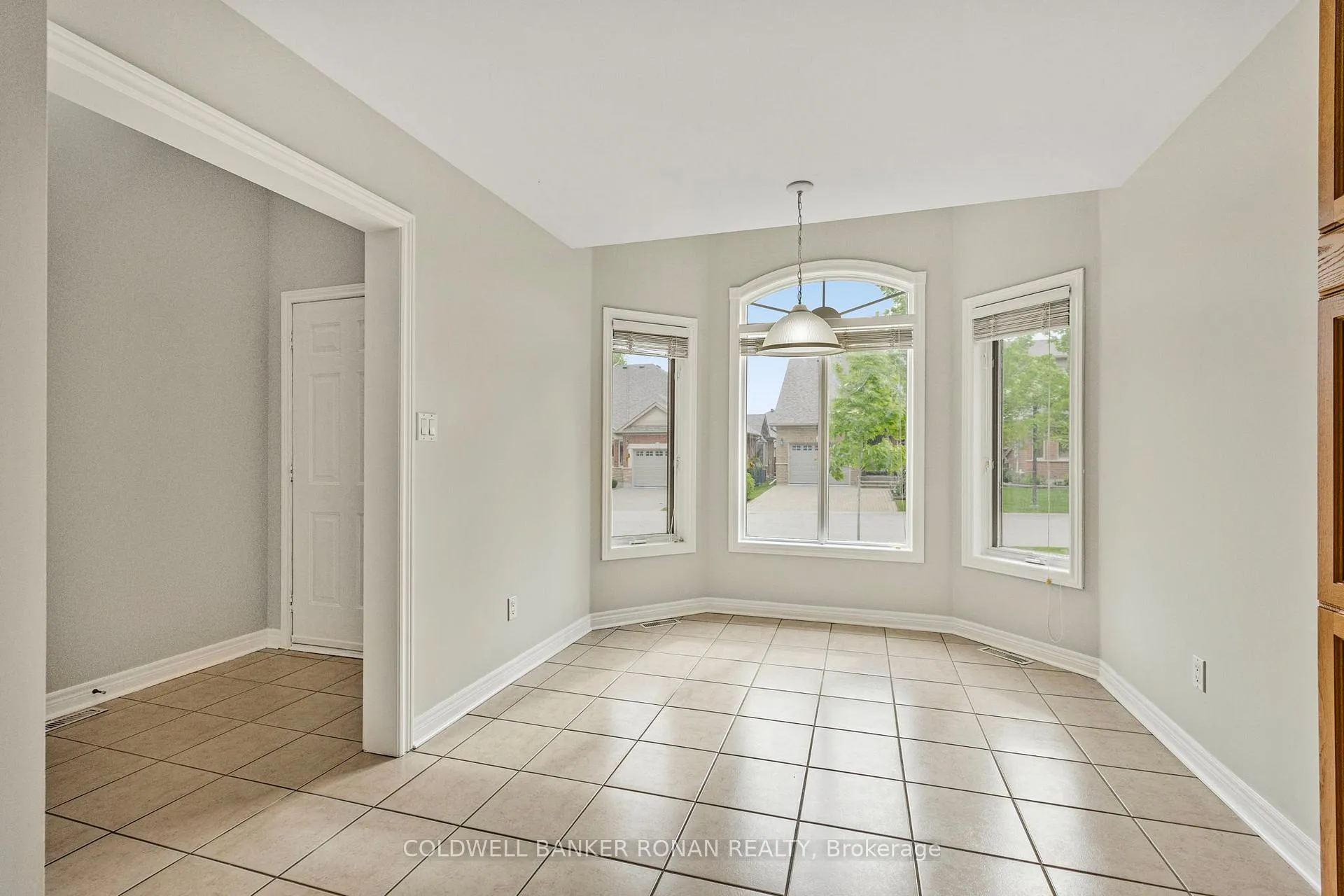 Photo 16 of Unit 9, 8 Malibu Manor W, New Tecumseth, Alliston — HOMEH
