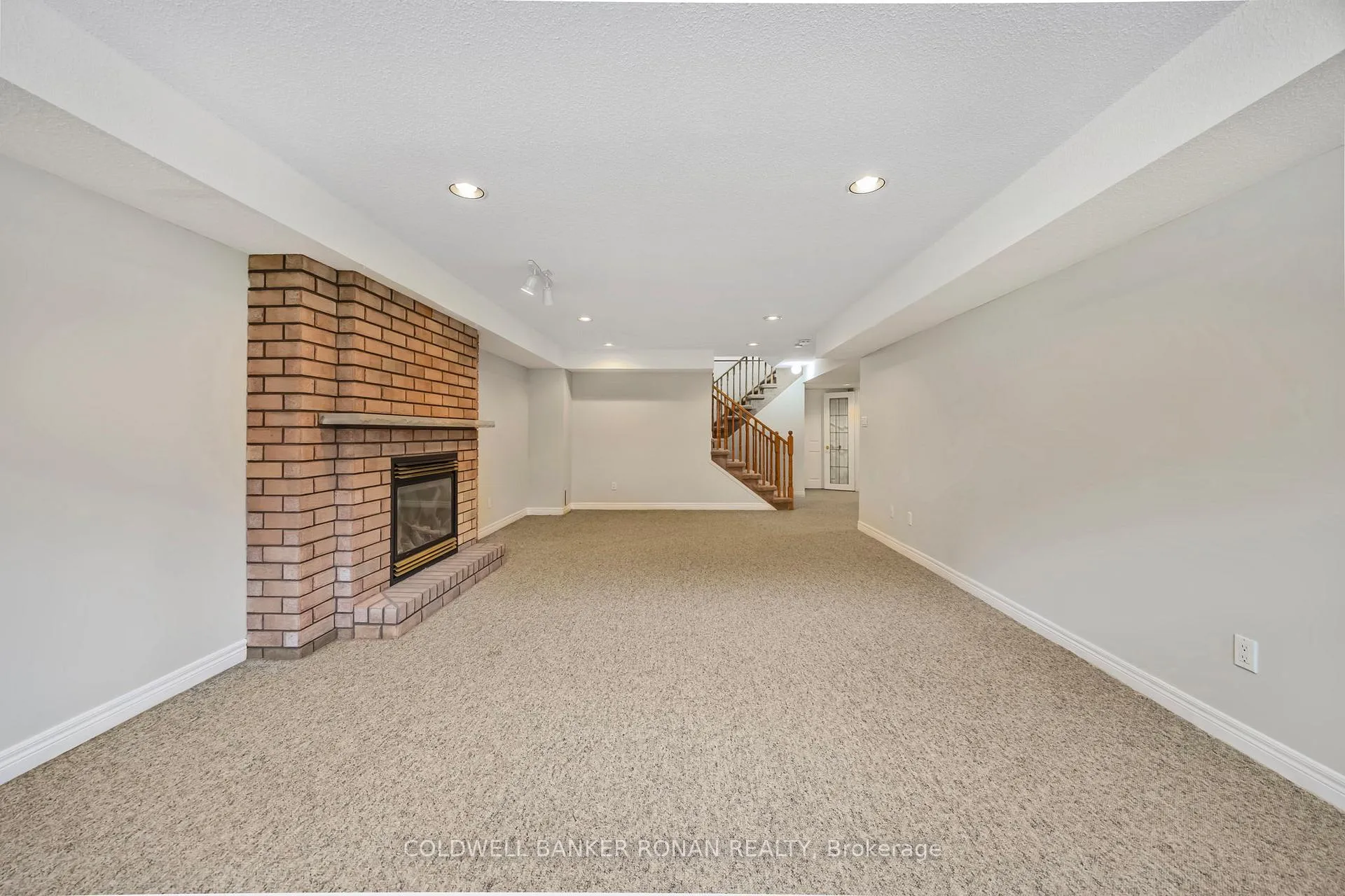Photo 33 of Unit 9, 8 Malibu Manor W, New Tecumseth, Alliston — HOMEH