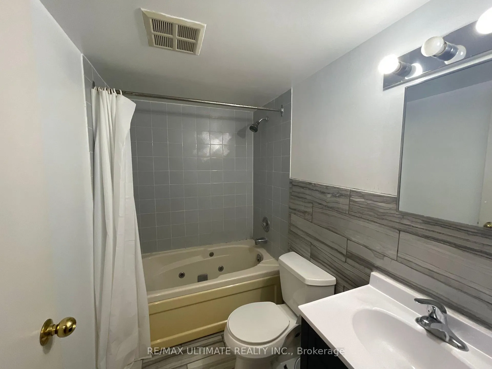 Photo 9 of Unit 804, 117 Gerrard Street E, Toronto, Church-Yonge Corridor — HOMEH
