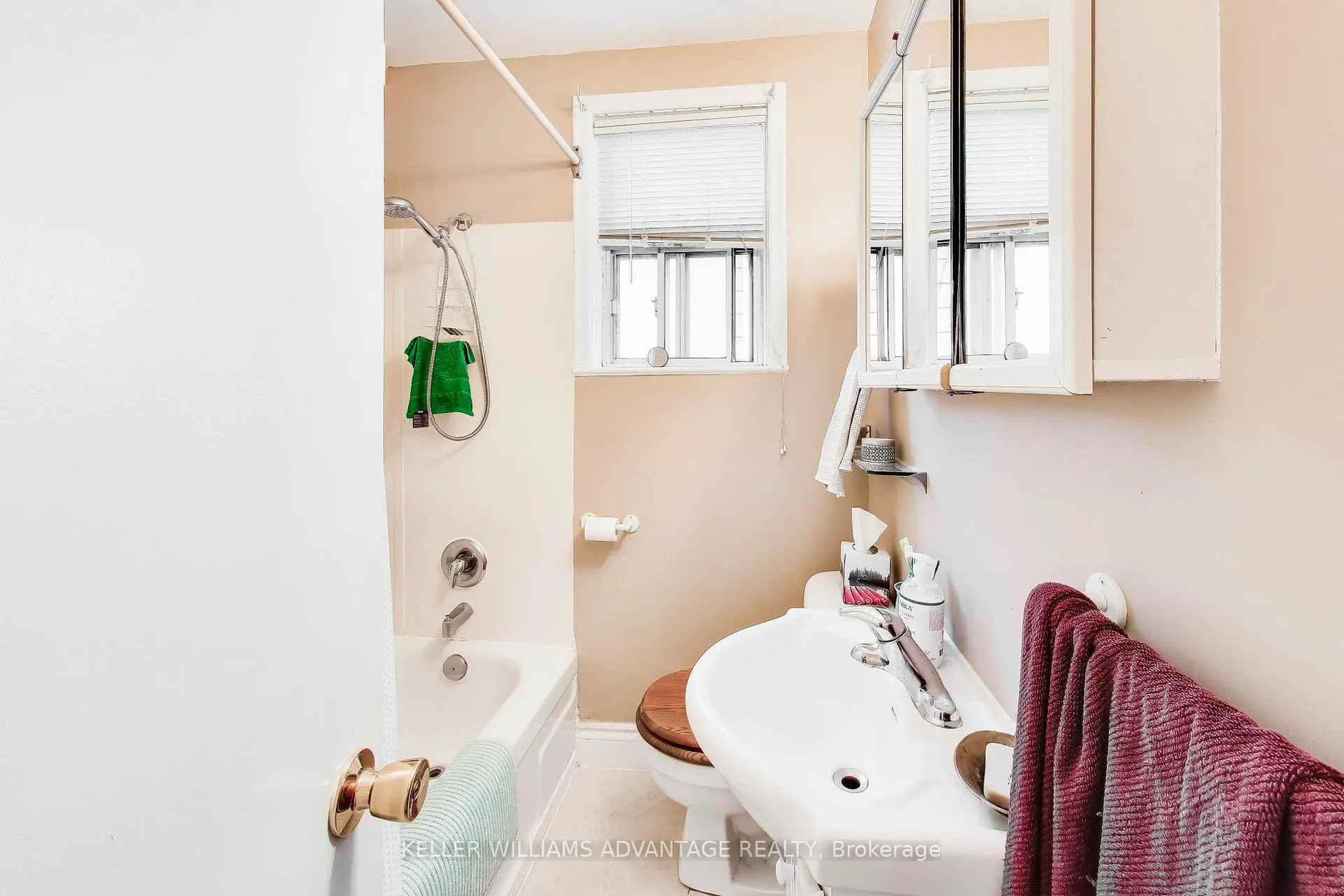 Photo 12 of 270 Glebemount Avenue, Toronto, Danforth Village-East York — HOMEH