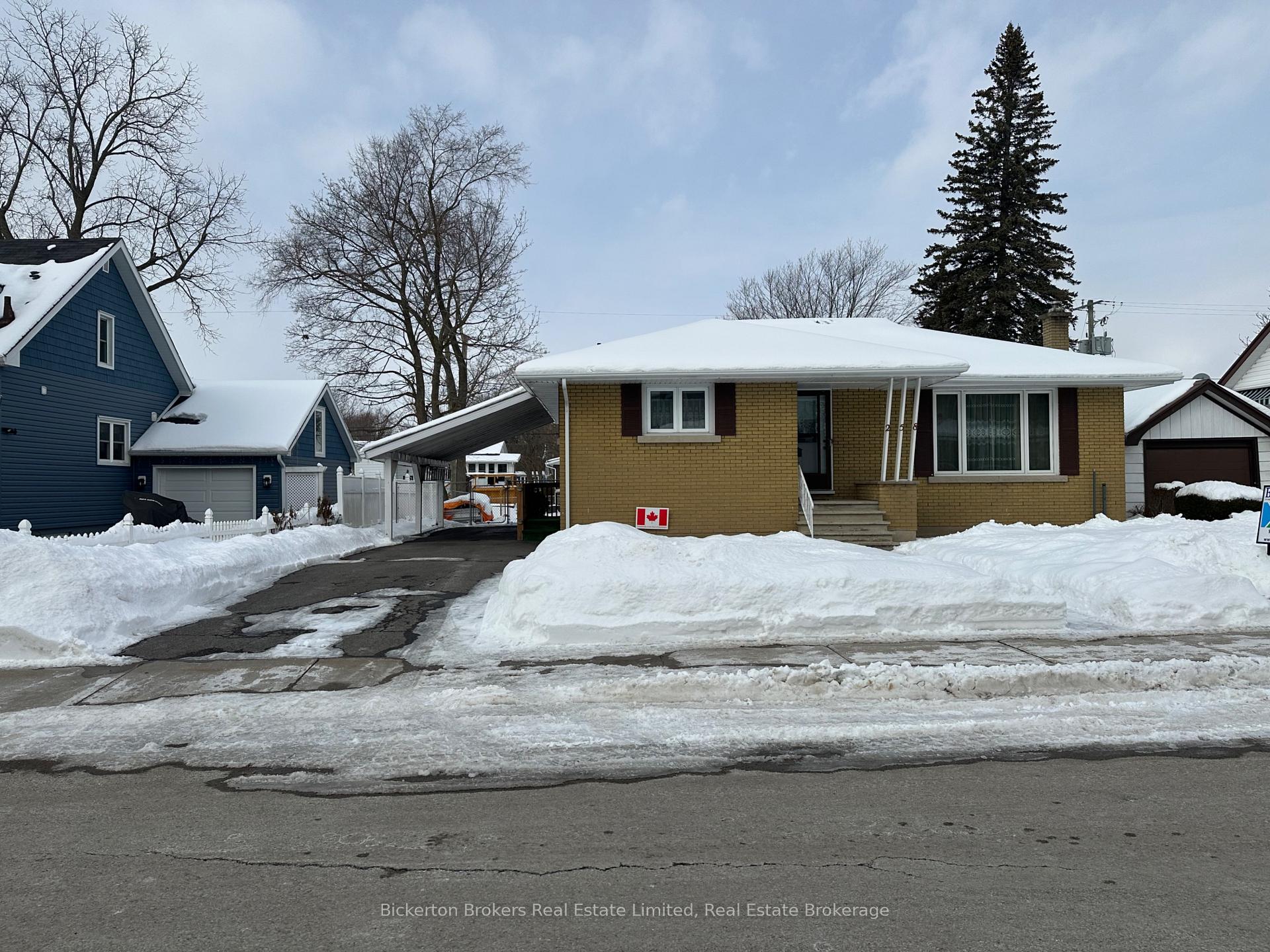 Photo 1 of 258 Arthur Street, Gananoque — HOMEH