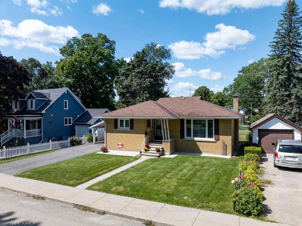 Photo 2 of 258 Arthur Street, Gananoque — HOMEH