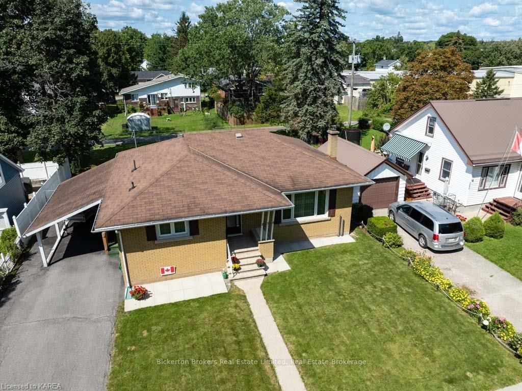 Photo 3 of 258 Arthur Street, Gananoque — HOMEH