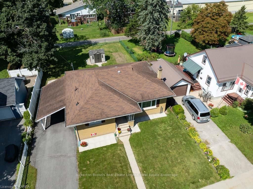 Photo 4 of 258 Arthur Street, Gananoque — HOMEH