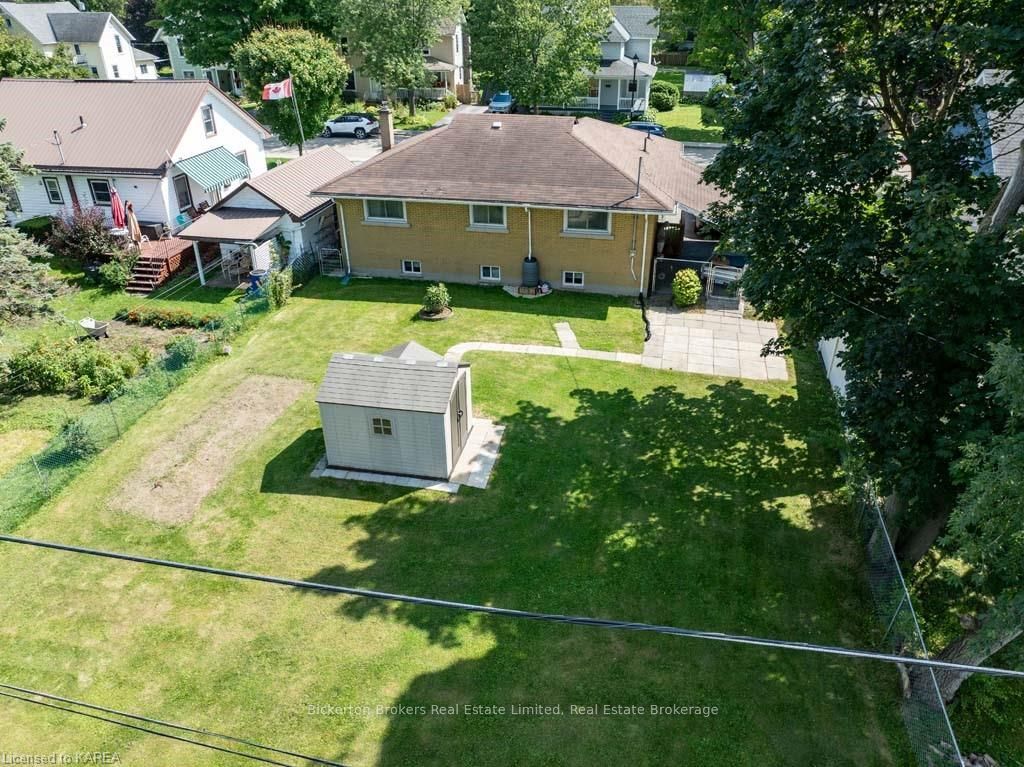 Photo 5 of 258 Arthur Street, Gananoque — HOMEH
