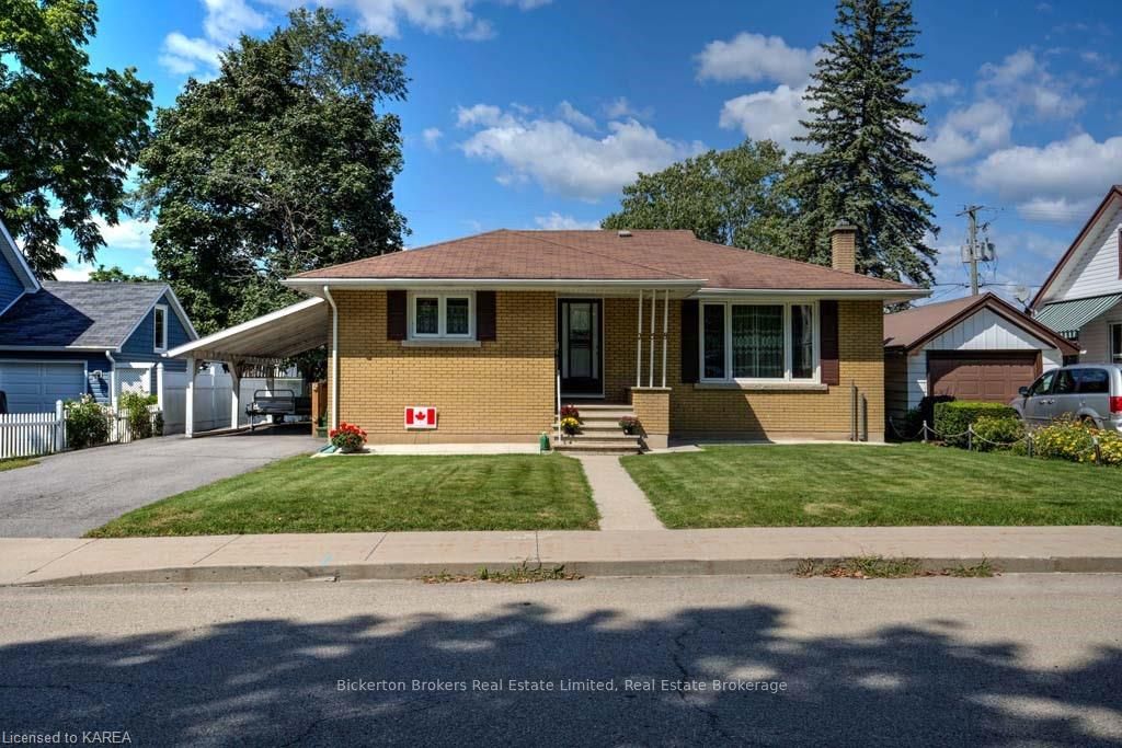 Photo 6 of 258 Arthur Street, Gananoque — HOMEH