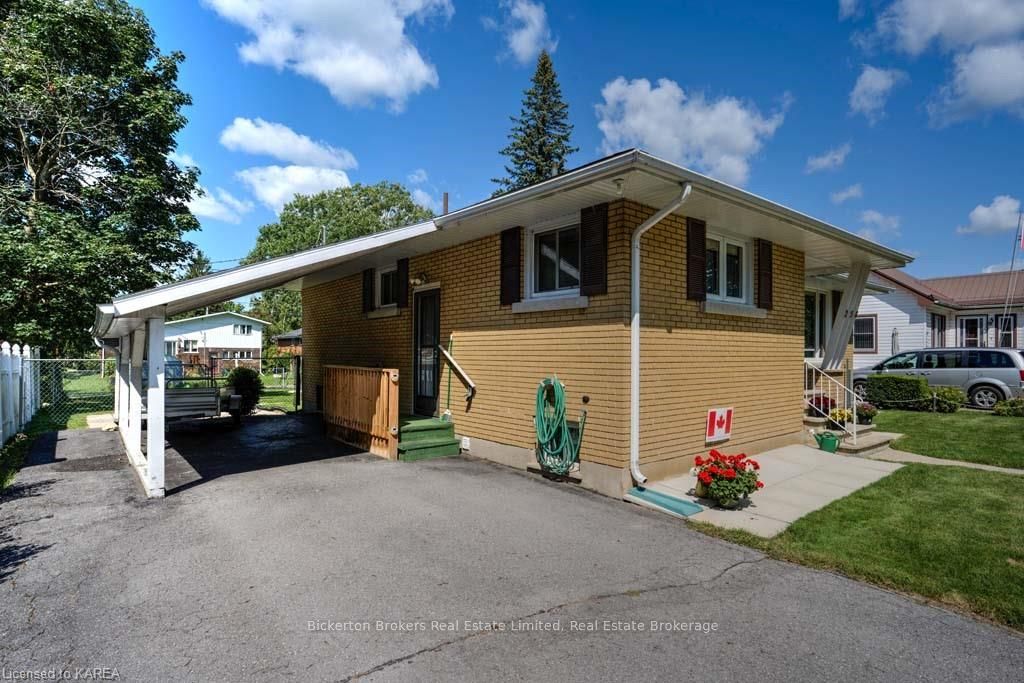 Photo 8 of 258 Arthur Street, Gananoque — HOMEH