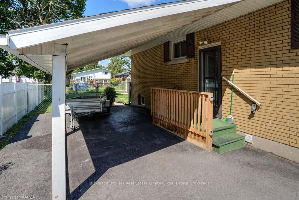 Photo 9 of 258 Arthur Street, Gananoque — HOMEH