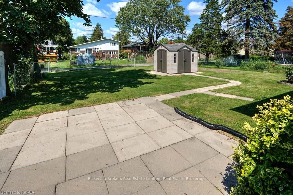 Photo 10 of 258 Arthur Street, Gananoque — HOMEH