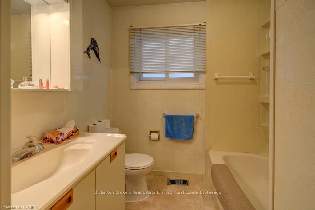 Photo 29 of 258 Arthur Street, Gananoque — HOMEH
