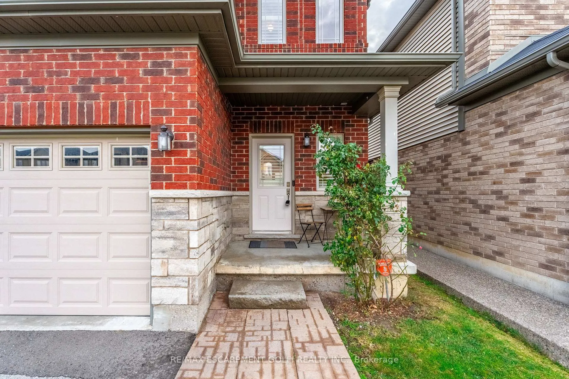 Photo 3 of 71 Chamomile Drive, Hamilton, Randall — HOMEH