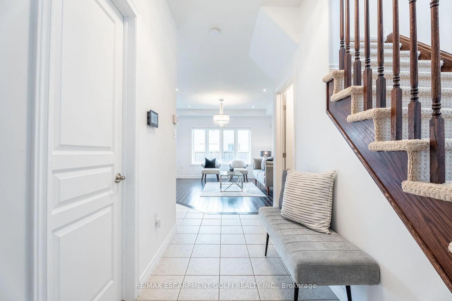 Photo 4 of 71 Chamomile Drive, Hamilton, Randall — HOMEH