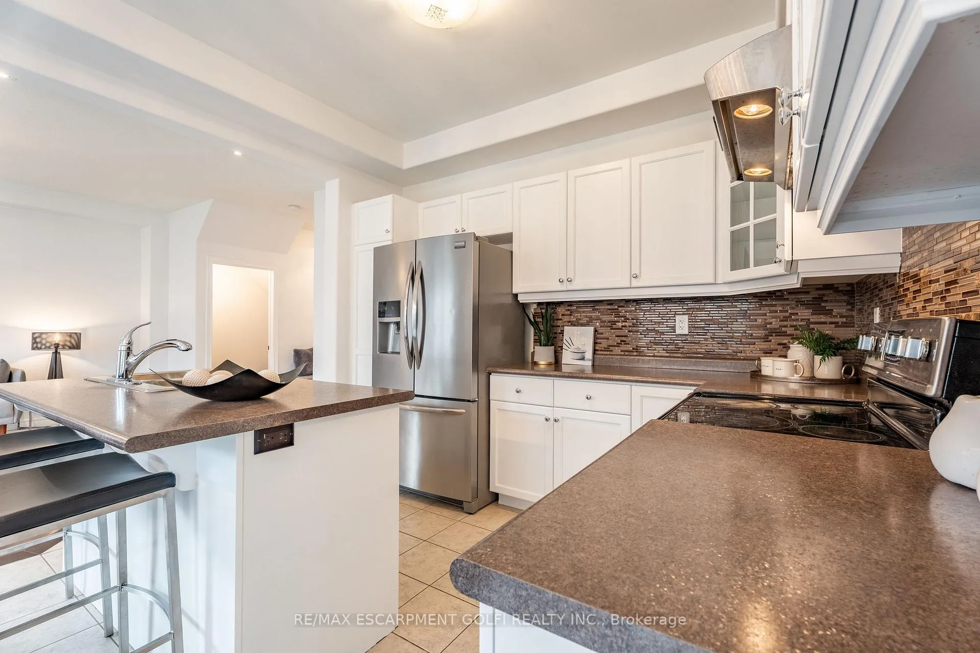 Photo 13 of 71 Chamomile Drive, Hamilton, Randall — HOMEH