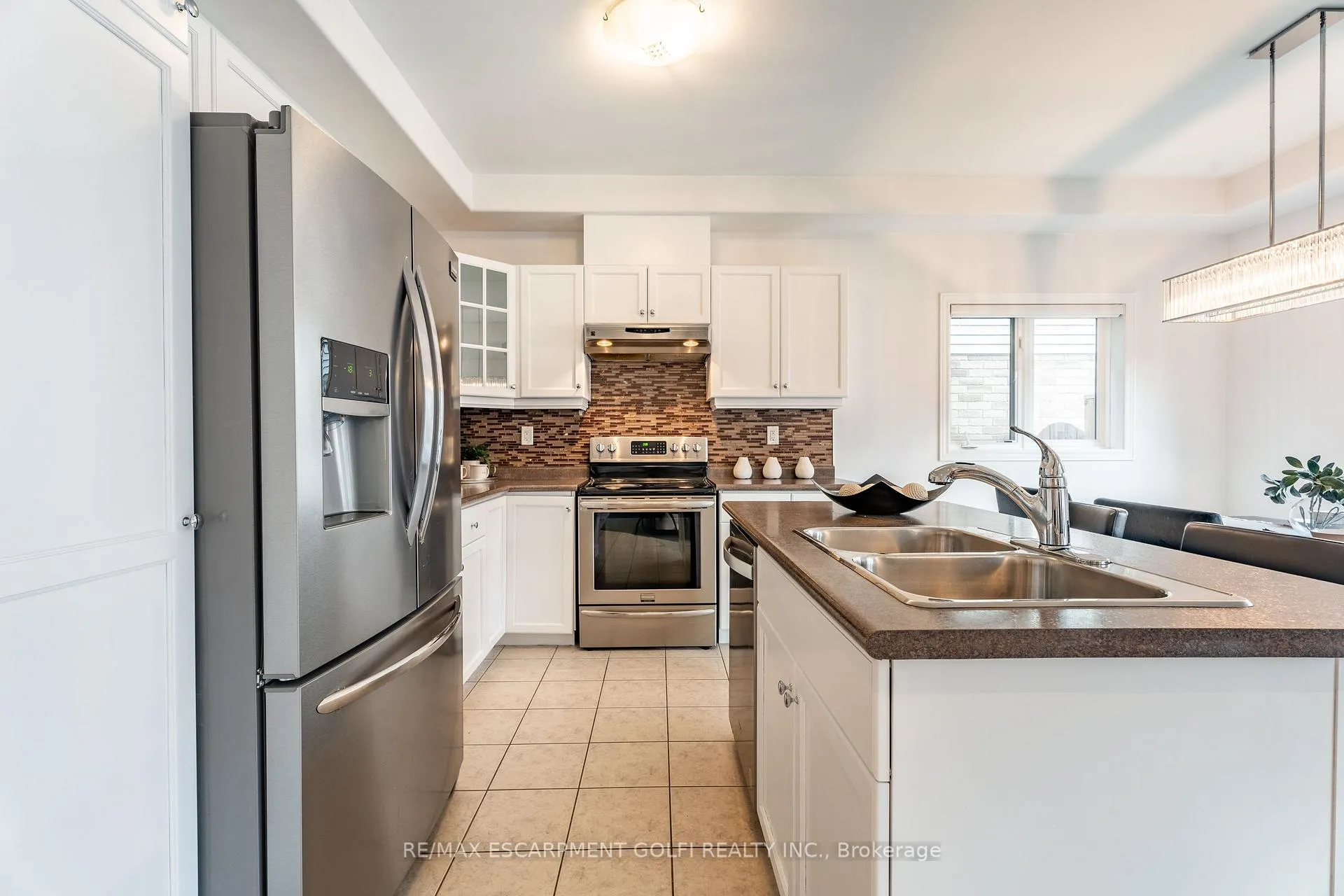 Photo 14 of 71 Chamomile Drive, Hamilton, Randall — HOMEH