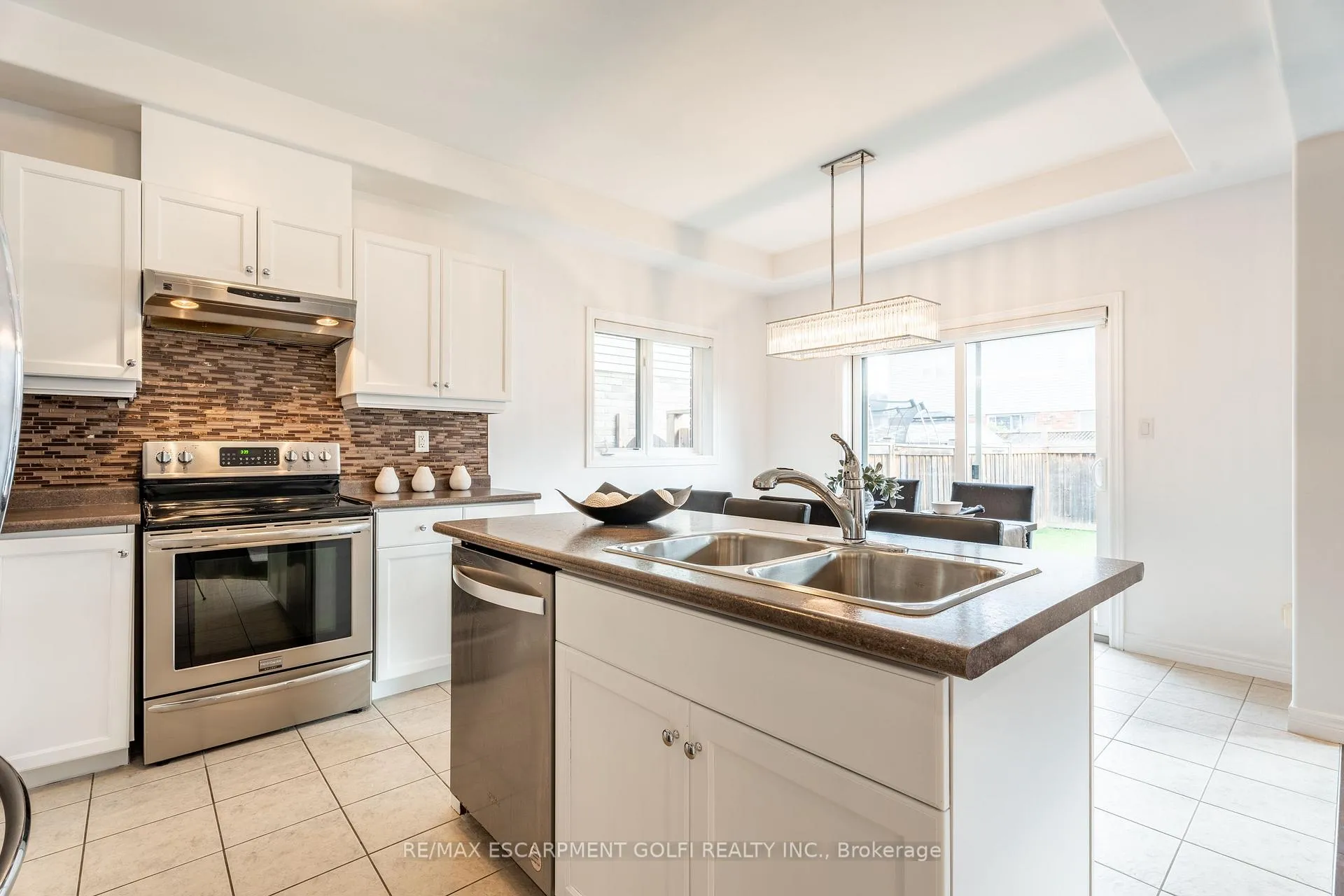 Photo 15 of 71 Chamomile Drive, Hamilton, Randall — HOMEH