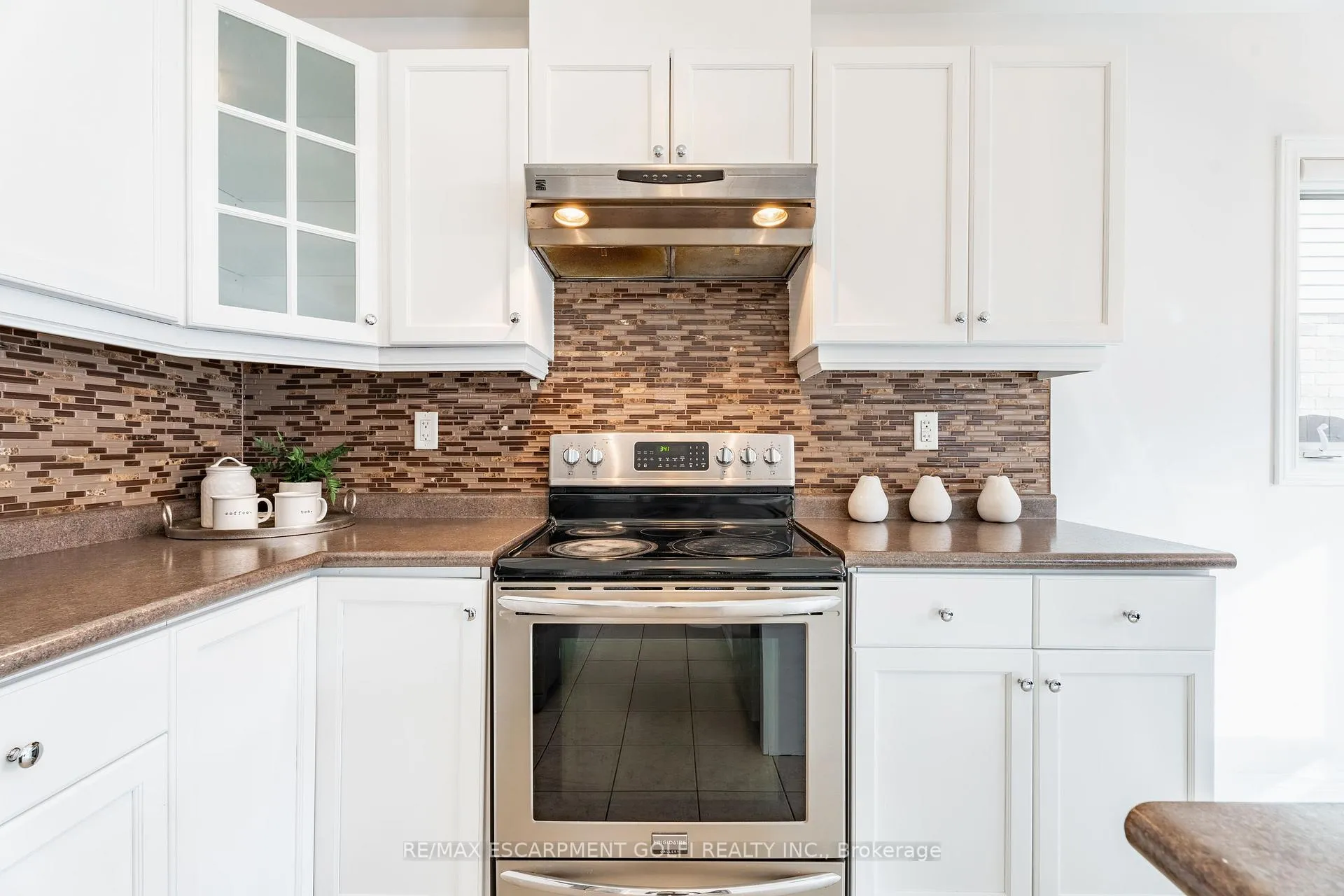 Photo 16 of 71 Chamomile Drive, Hamilton, Randall — HOMEH