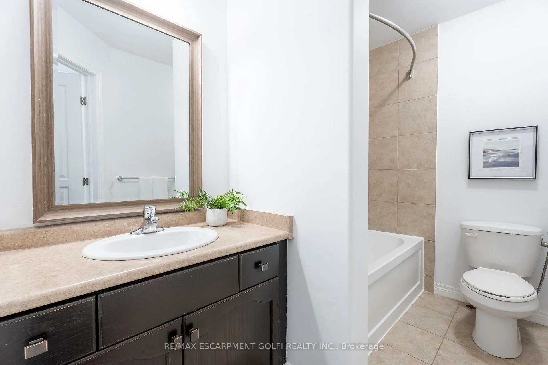 Photo 24 of 71 Chamomile Drive, Hamilton, Randall — HOMEH