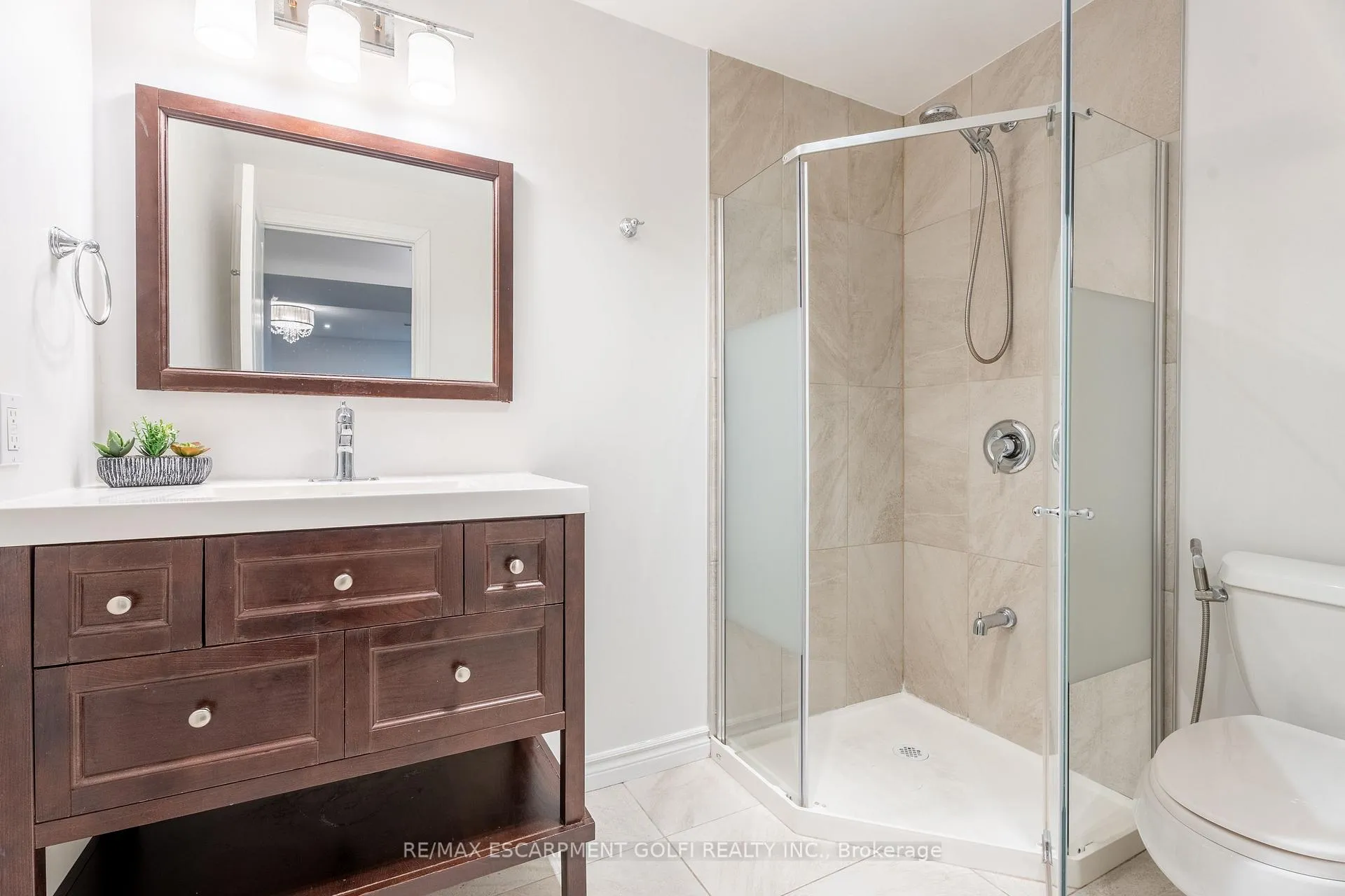 Photo 33 of 71 Chamomile Drive, Hamilton, Randall — HOMEH