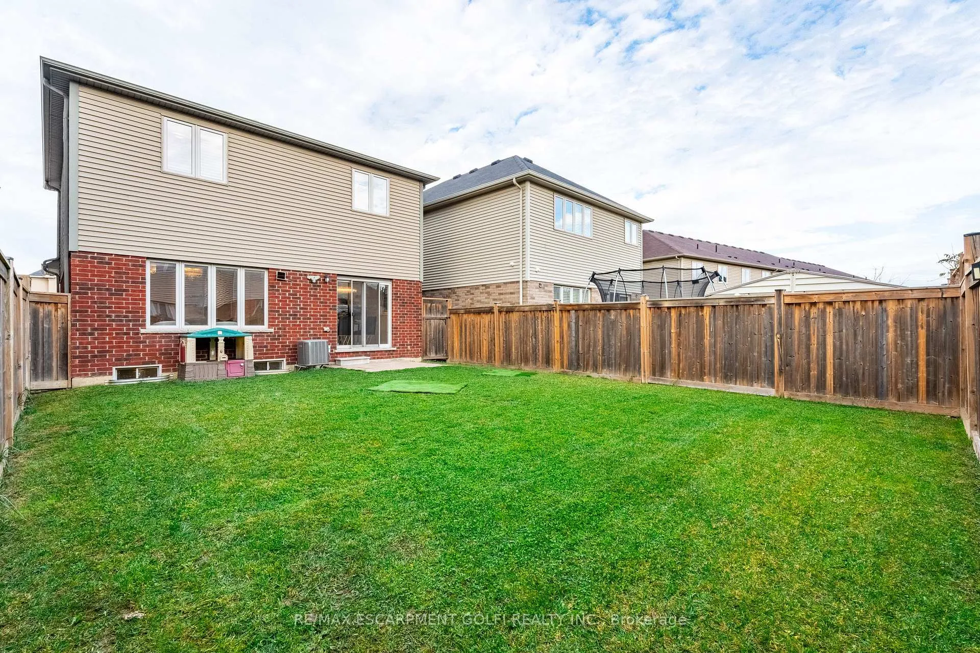 Photo 35 of 71 Chamomile Drive, Hamilton, Randall — HOMEH