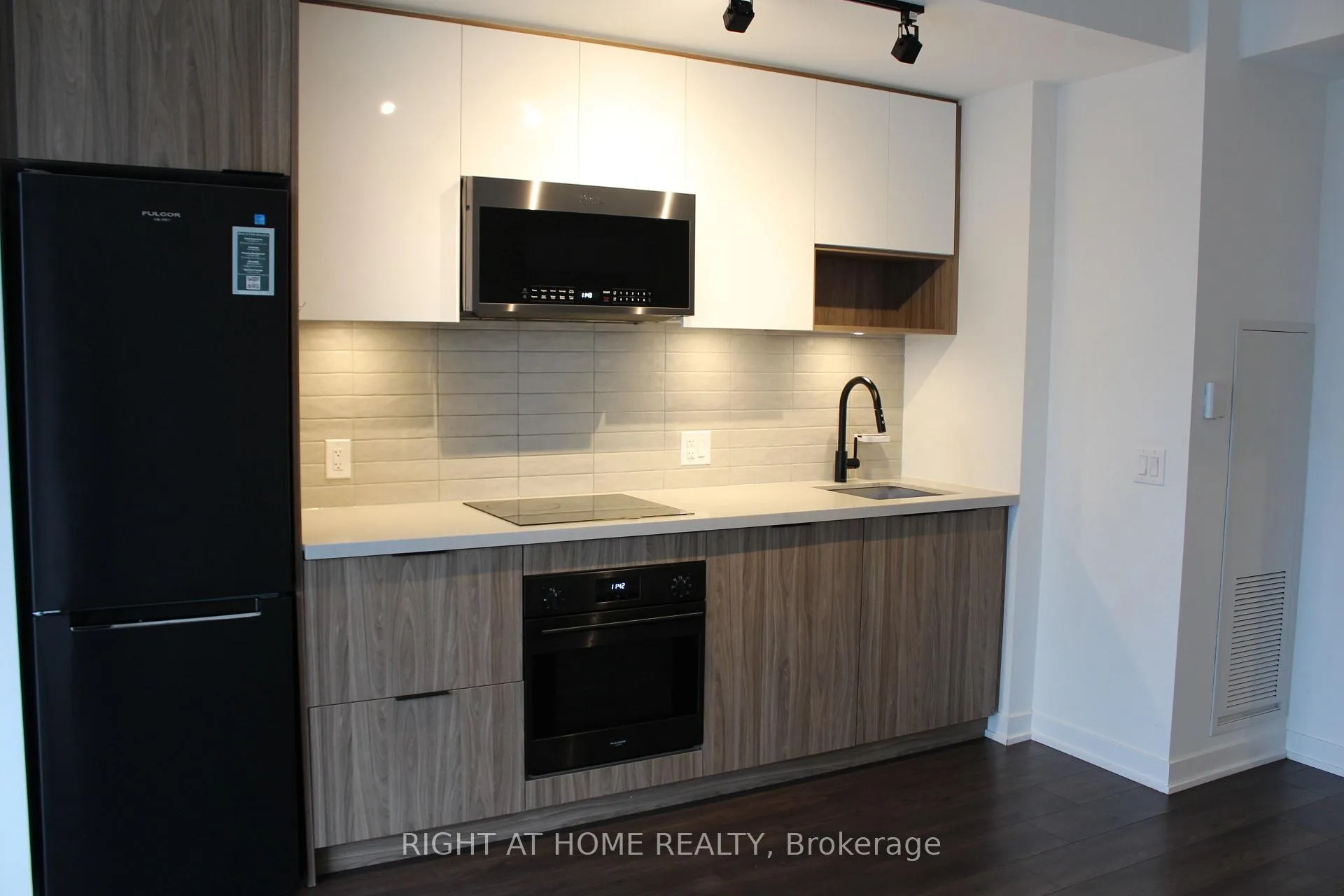 Photo 2 of Unit 616, 5 Defries Street, Toronto, Regent Park — HOMEH