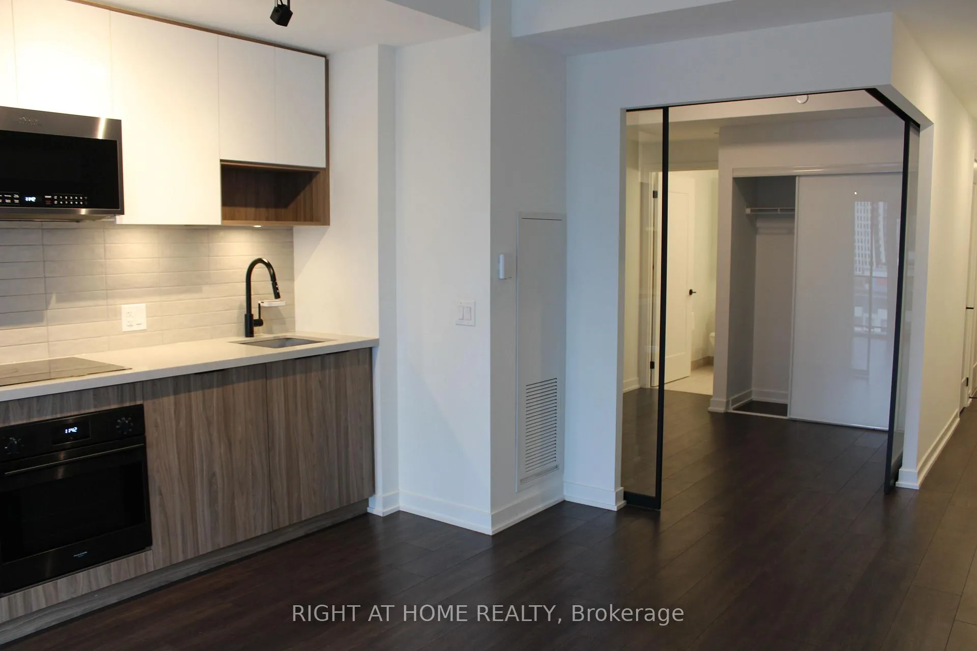 Photo 3 of Unit 616, 5 Defries Street, Toronto, Regent Park — HOMEH