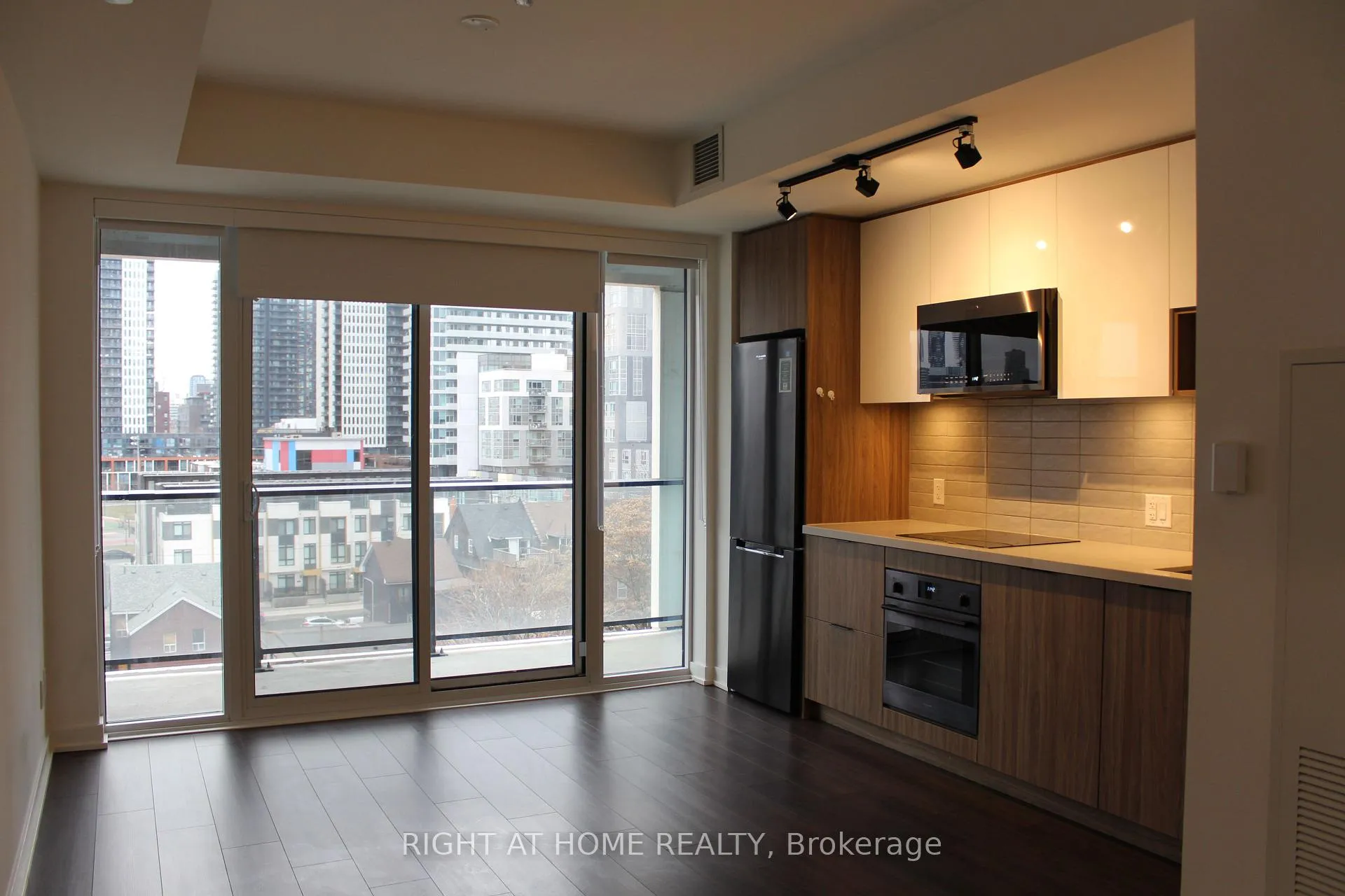 Photo 6 of Unit 616, 5 Defries Street, Toronto, Regent Park — HOMEH