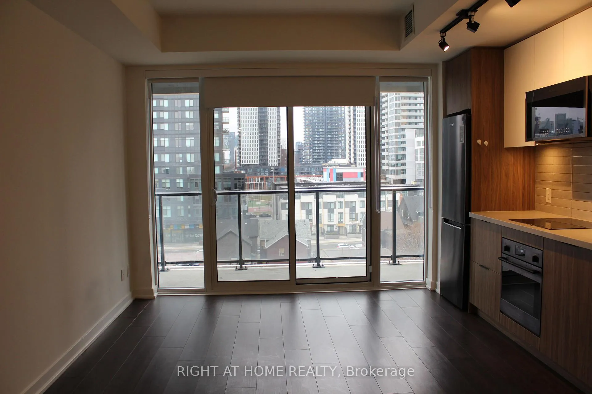 Photo 8 of Unit 616, 5 Defries Street, Toronto, Regent Park — HOMEH