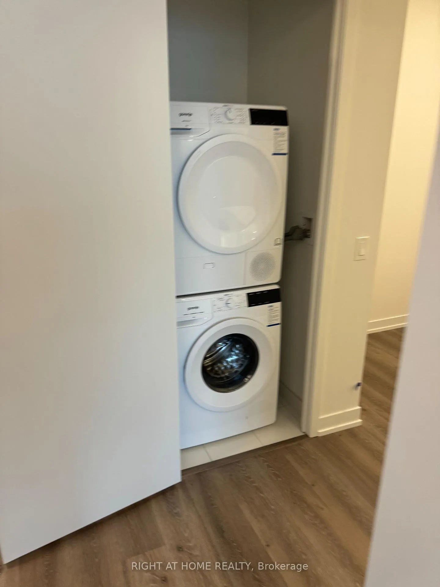 Photo 5 of Unit 4808, 225 commerce Street, Vaughan, Vaughan Corporate Centre — HOMEH