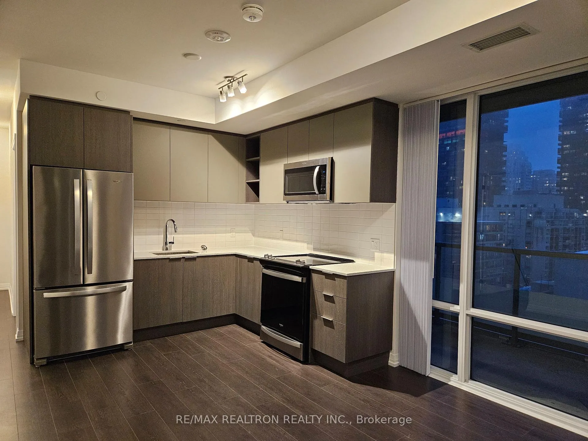 Photo 2 of Unit 1803, 25 Holly Street, Toronto, Mount Pleasant East — HOMEH