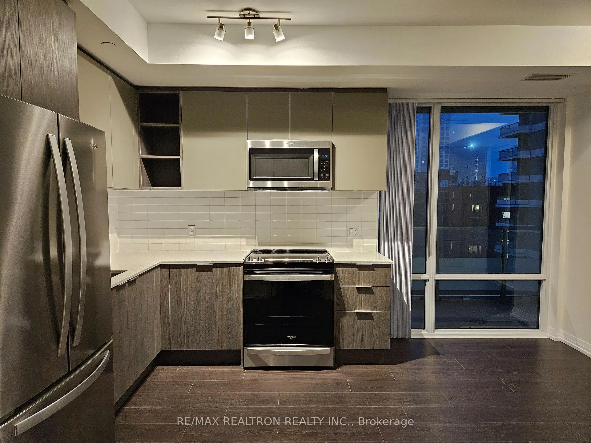 Photo 3 of Unit 1803, 25 Holly Street, Toronto, Mount Pleasant East — HOMEH