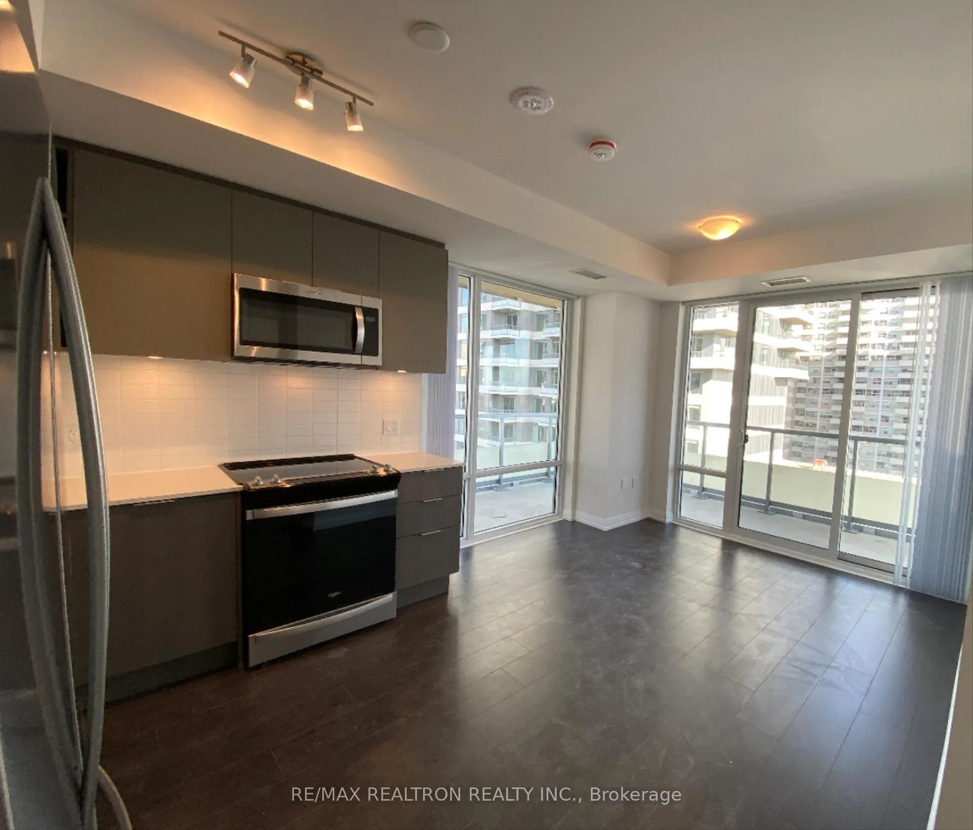 Photo 5 of Unit 1803, 25 Holly Street, Toronto, Mount Pleasant East — HOMEH