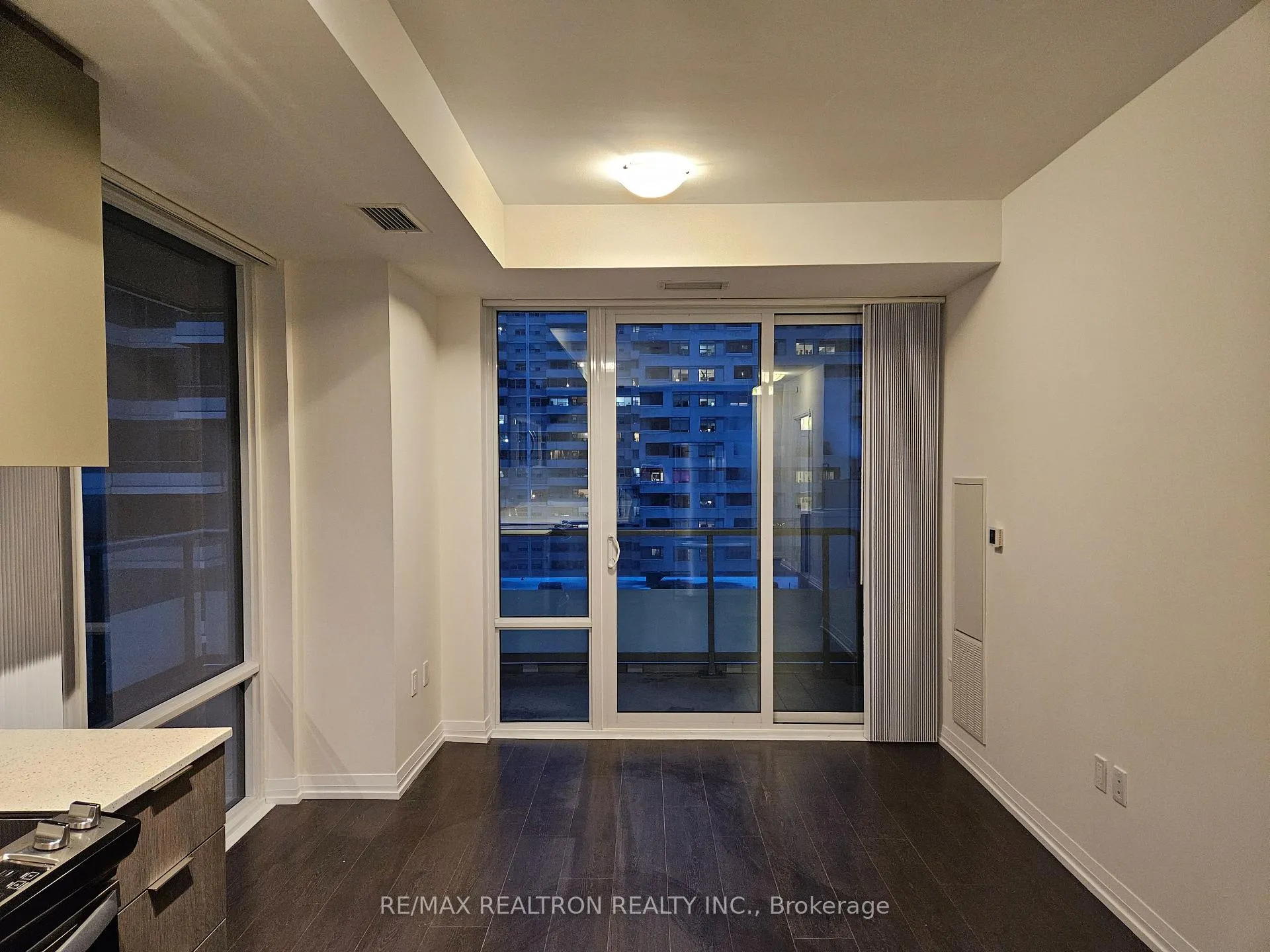Photo 6 of Unit 1803, 25 Holly Street, Toronto, Mount Pleasant East — HOMEH