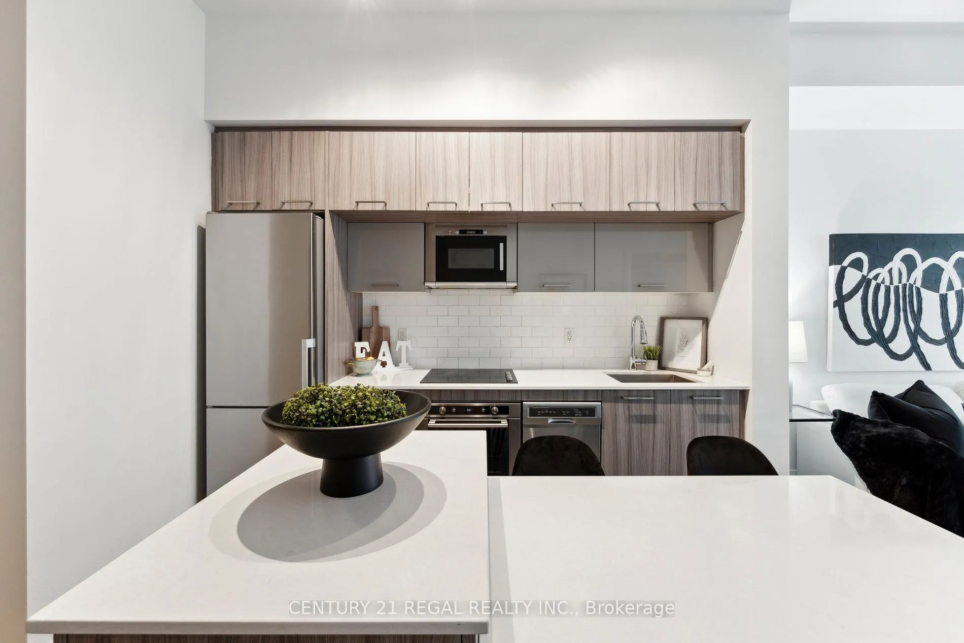 Photo 2 of Unit 404, 4800 Highway 7, Vaughan, West Woodbridge — HOMEH