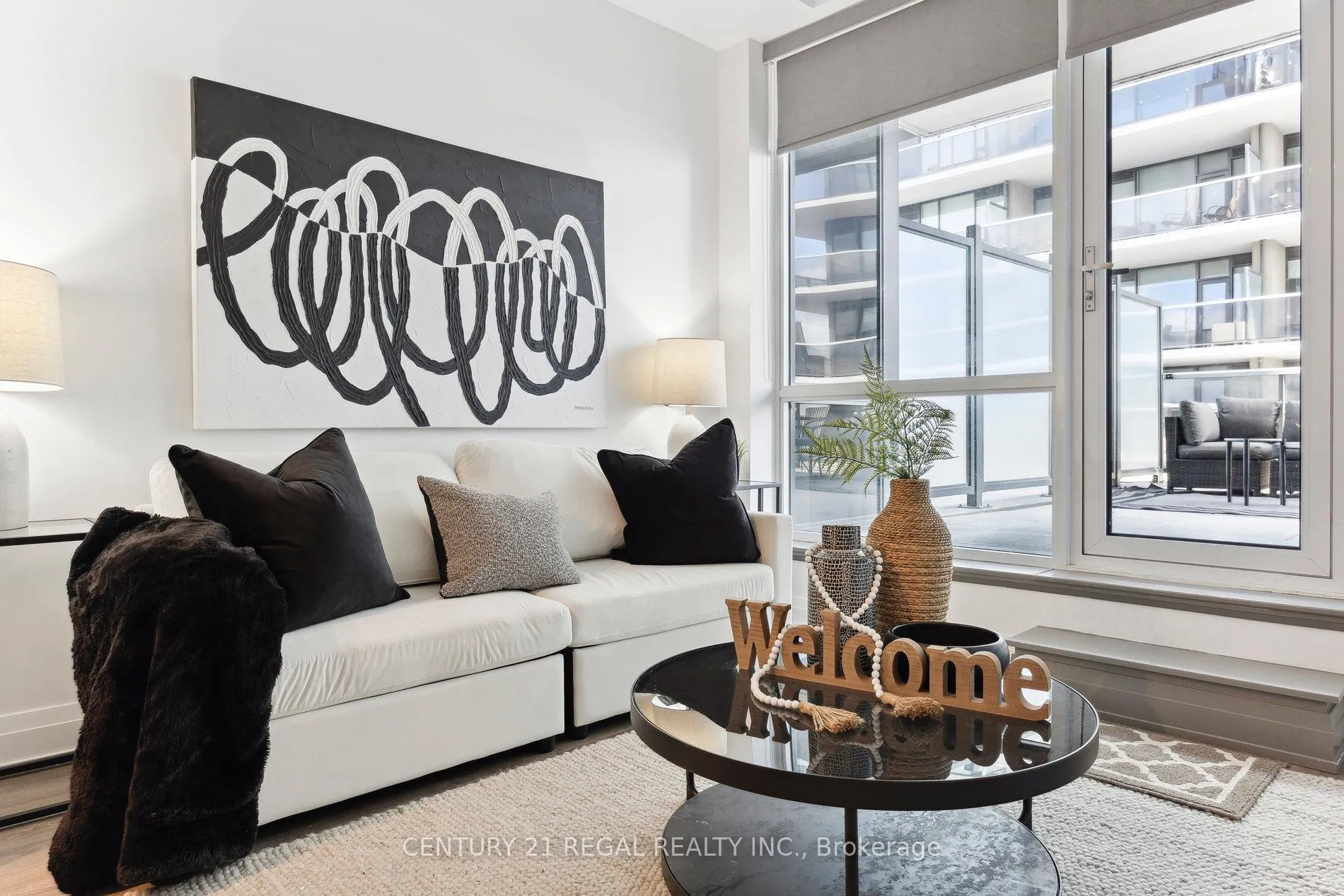 Photo 5 of Unit 404, 4800 Highway 7, Vaughan, West Woodbridge — HOMEH