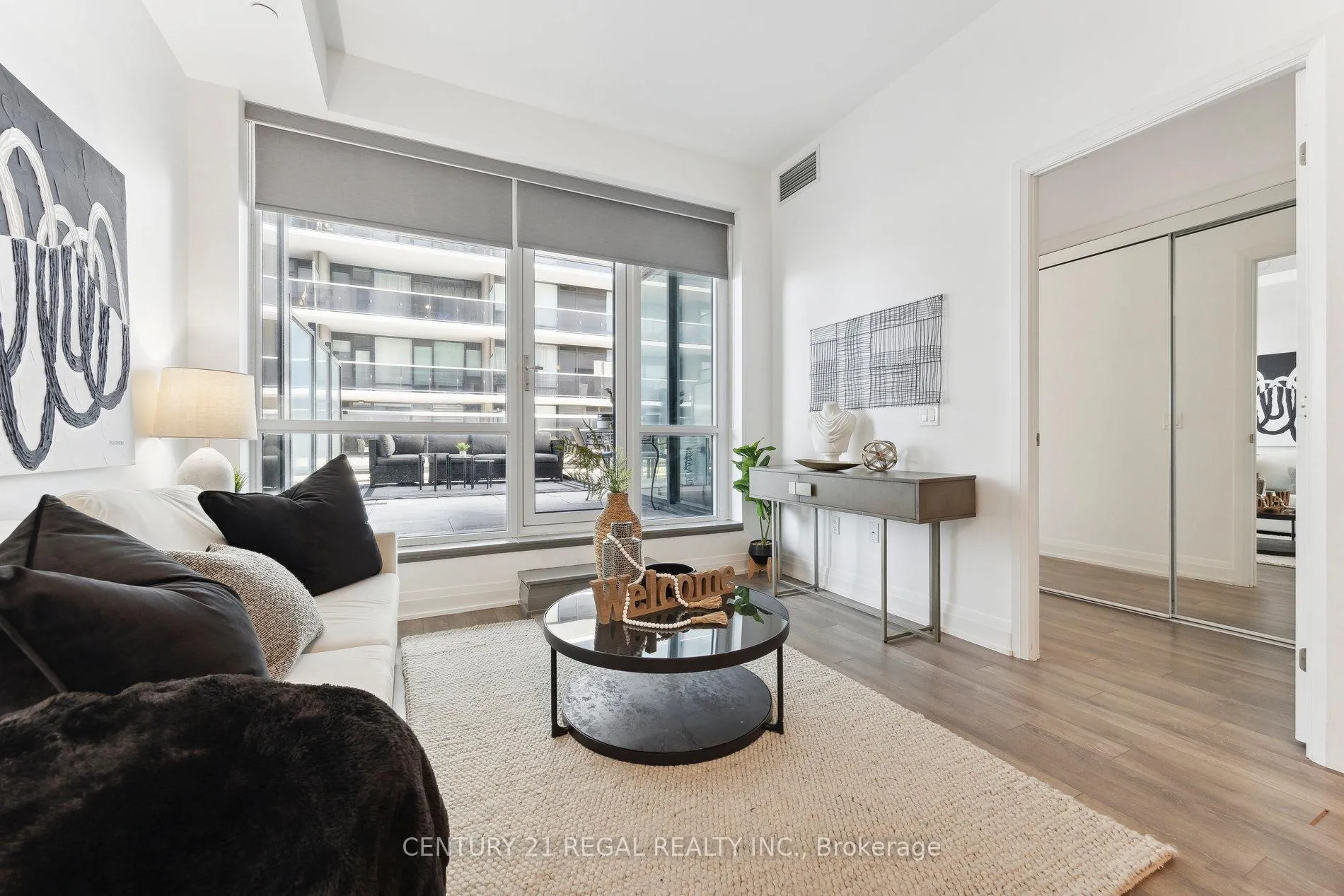 Photo 6 of Unit 404, 4800 Highway 7, Vaughan, West Woodbridge — HOMEH