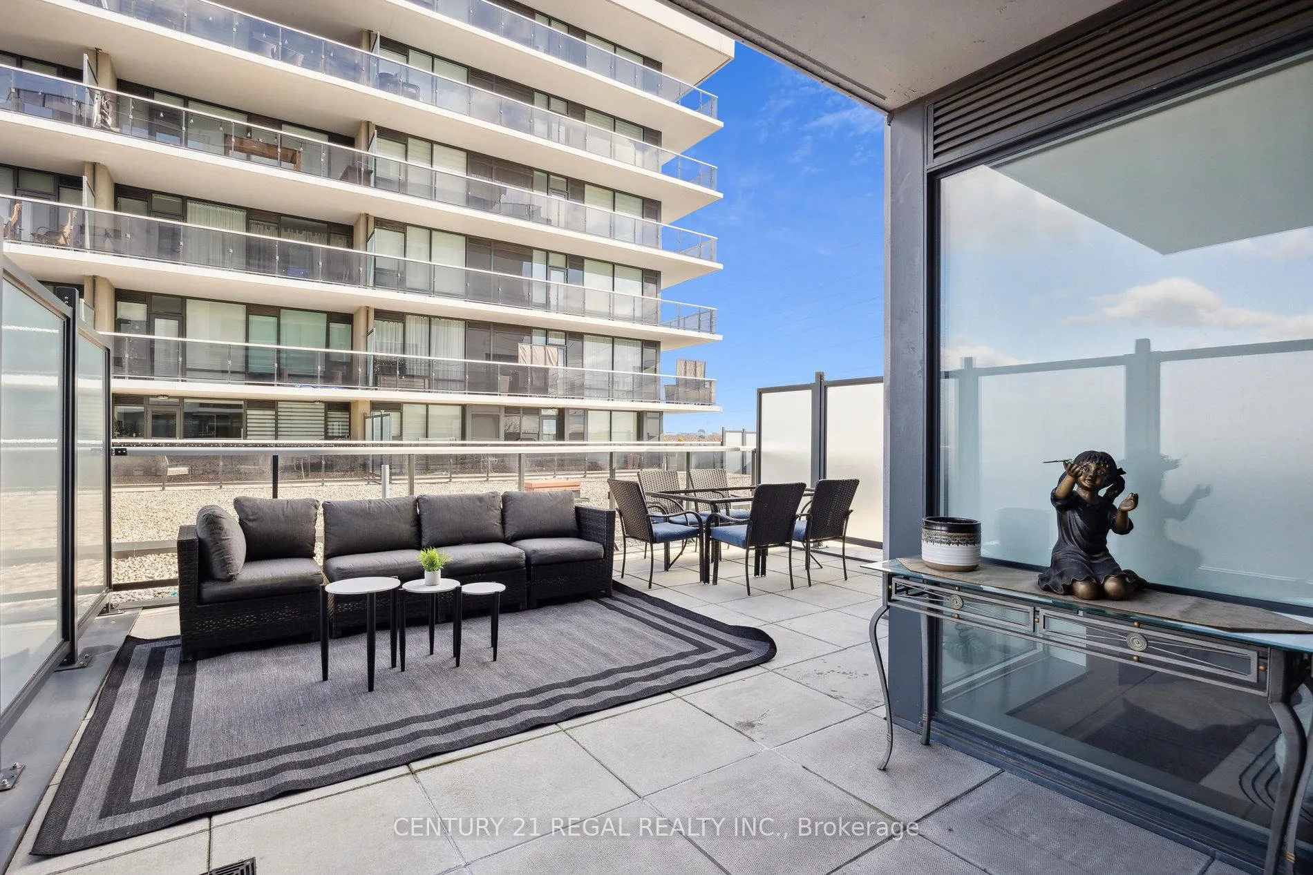 Photo 7 of Unit 404, 4800 Highway 7, Vaughan, West Woodbridge — HOMEH
