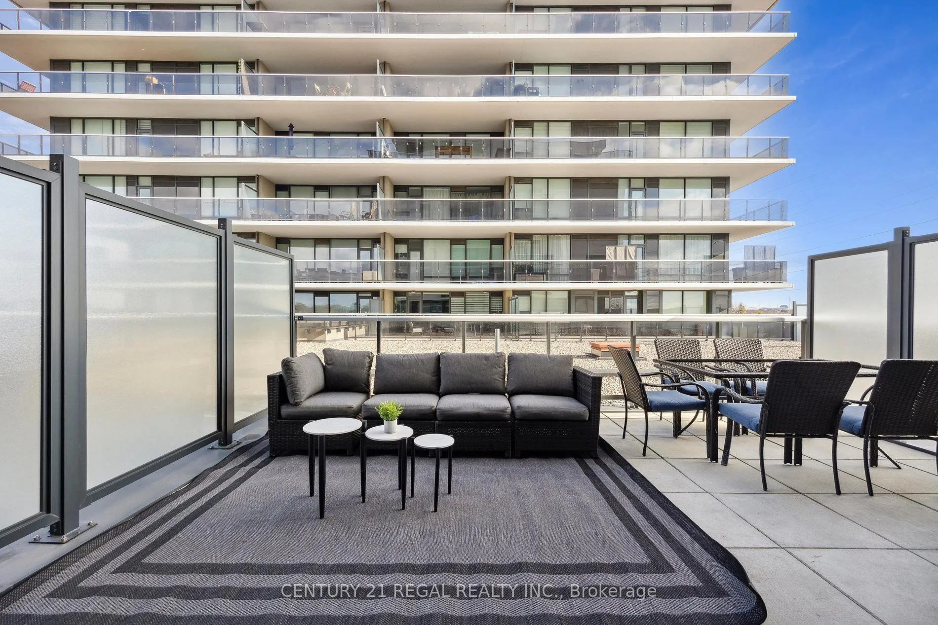 Photo 8 of Unit 404, 4800 Highway 7, Vaughan, West Woodbridge — HOMEH
