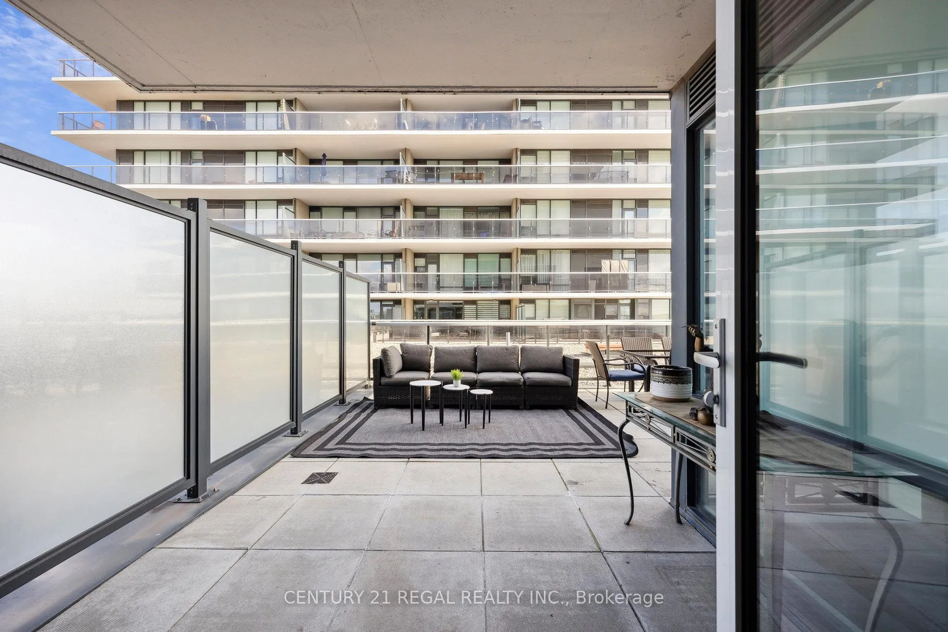 Photo 10 of Unit 404, 4800 Highway 7, Vaughan, West Woodbridge — HOMEH