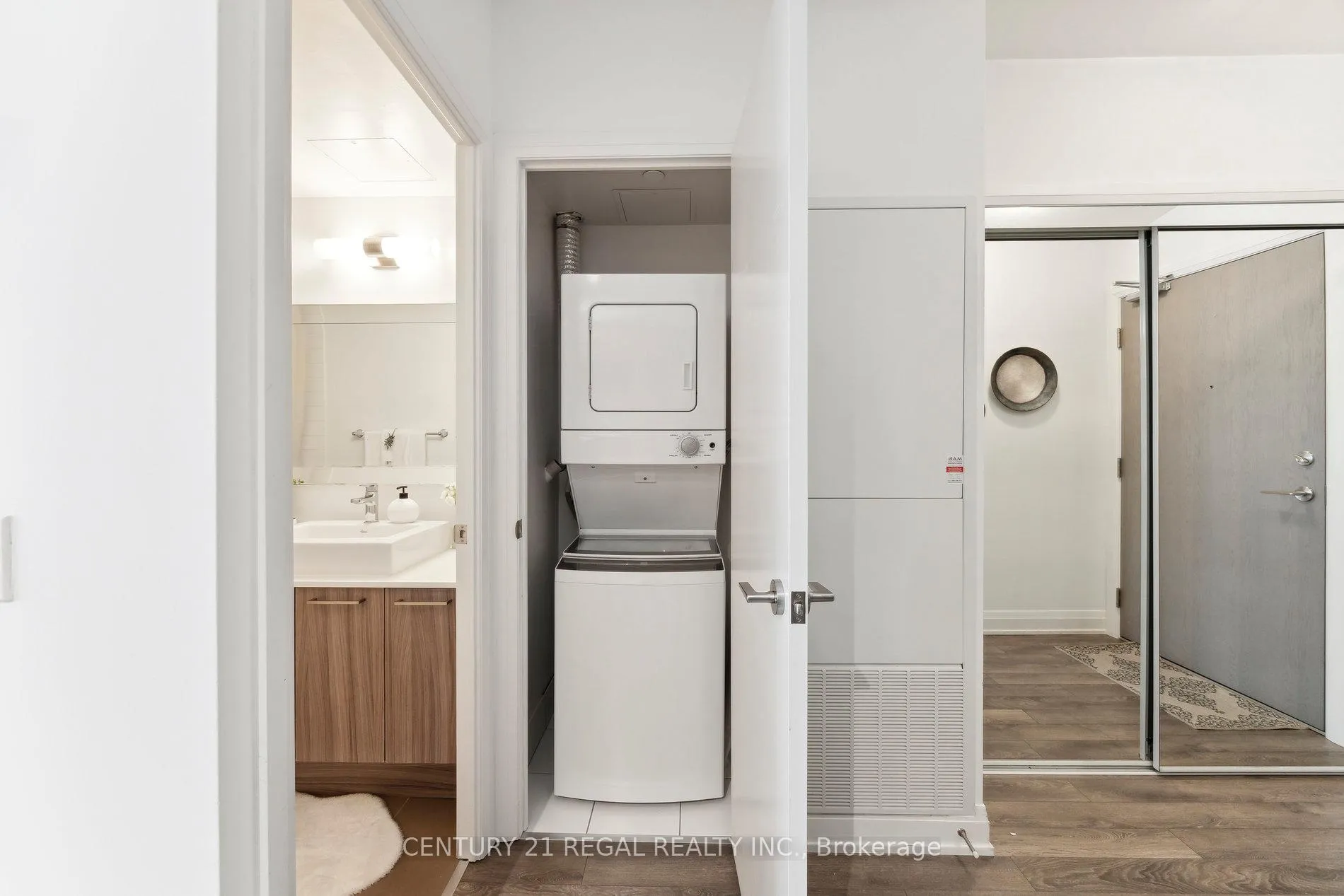 Photo 15 of Unit 404, 4800 Highway 7, Vaughan, West Woodbridge — HOMEH