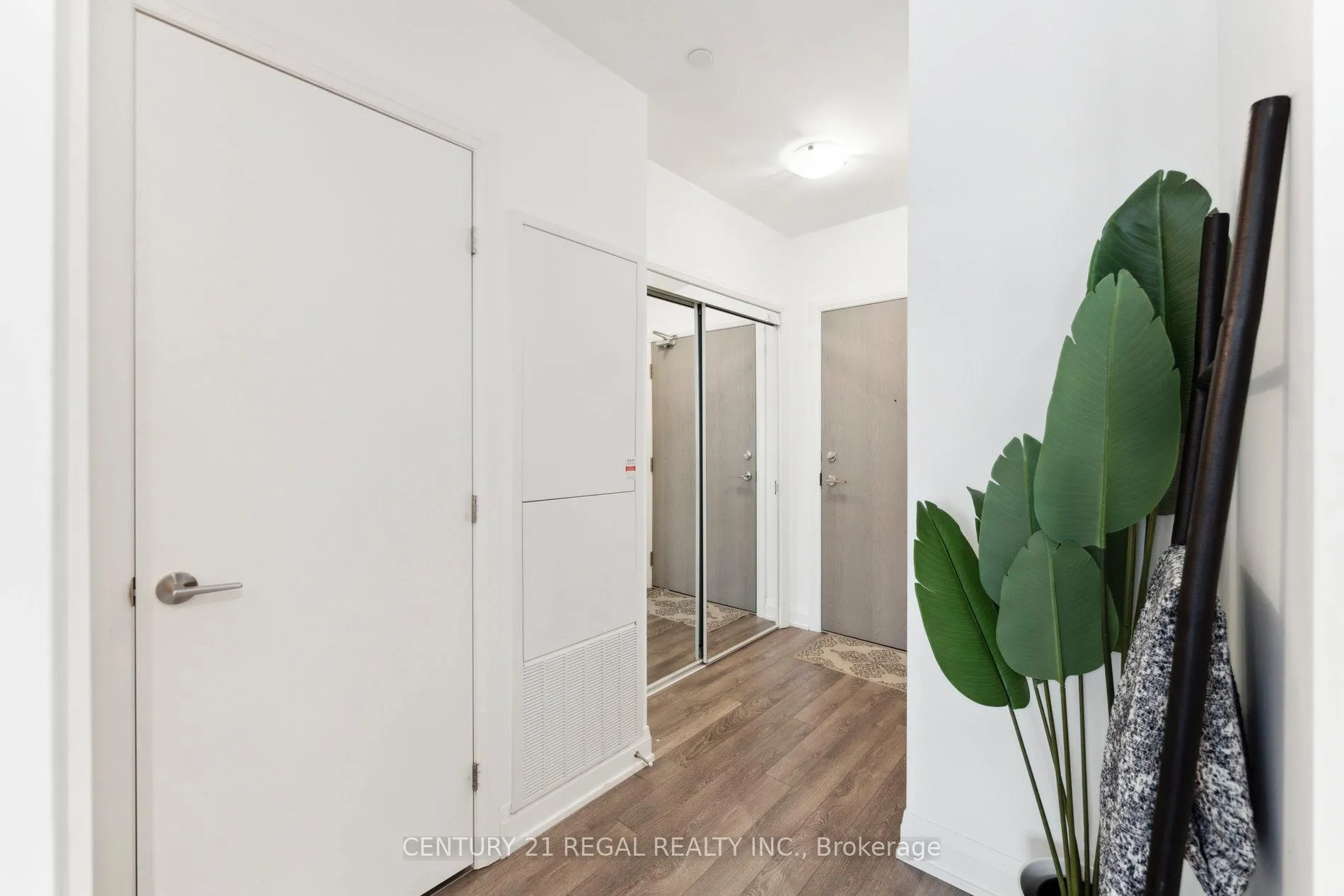 Photo 16 of Unit 404, 4800 Highway 7, Vaughan, West Woodbridge — HOMEH