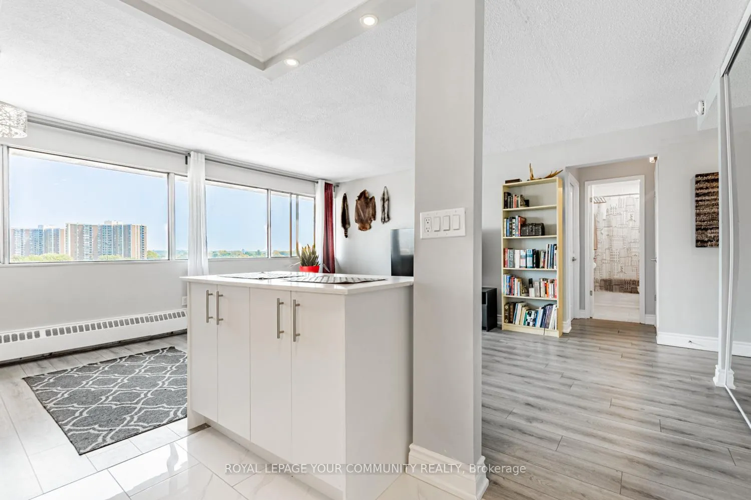Photo 1 of Unit 912, 10 Sunny Glenway, Toronto, Flemingdon Park — HOMEH