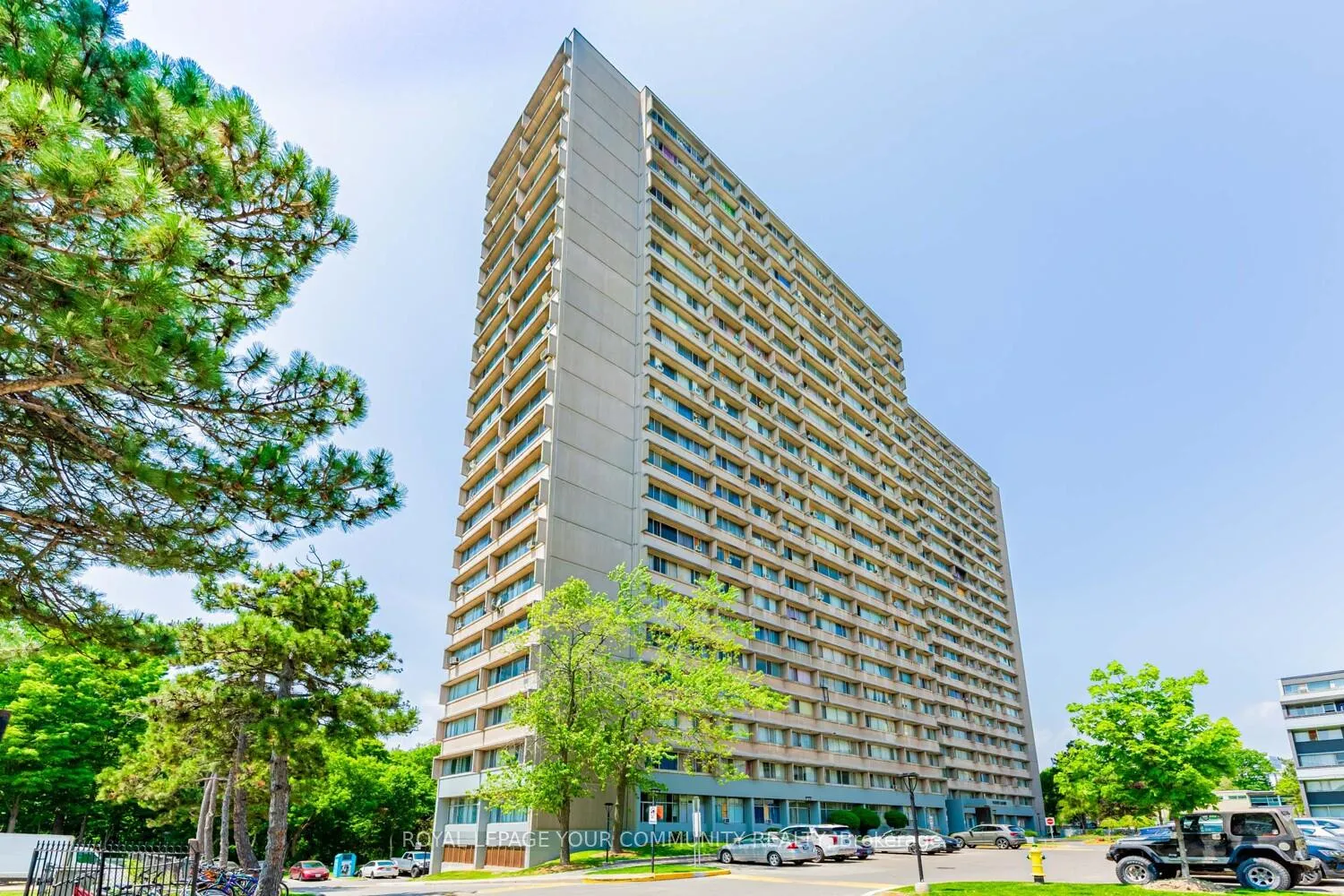 Photo 2 of Unit 912, 10 Sunny Glenway, Toronto, Flemingdon Park — HOMEH