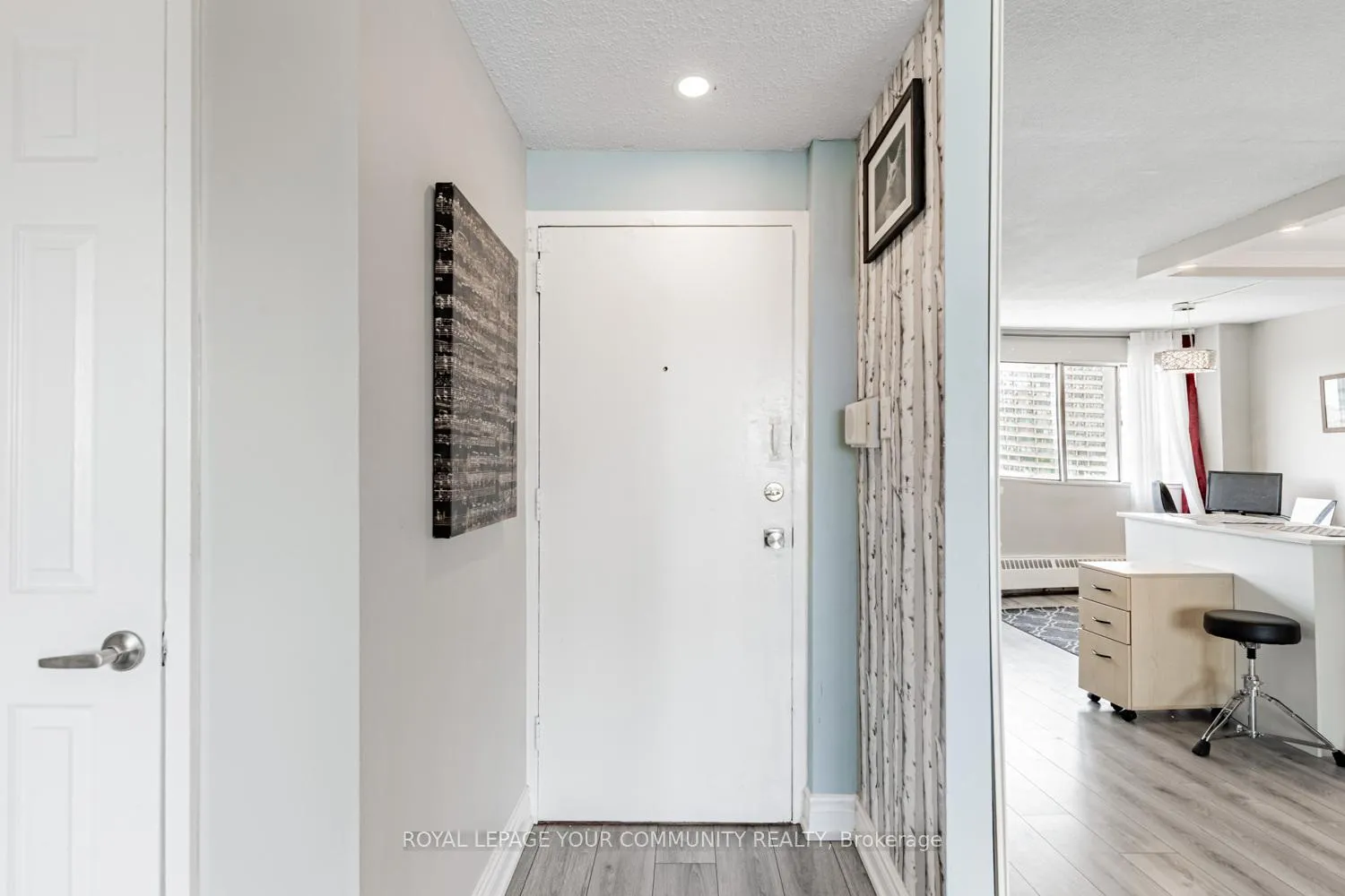 Photo 4 of Unit 912, 10 Sunny Glenway, Toronto, Flemingdon Park — HOMEH