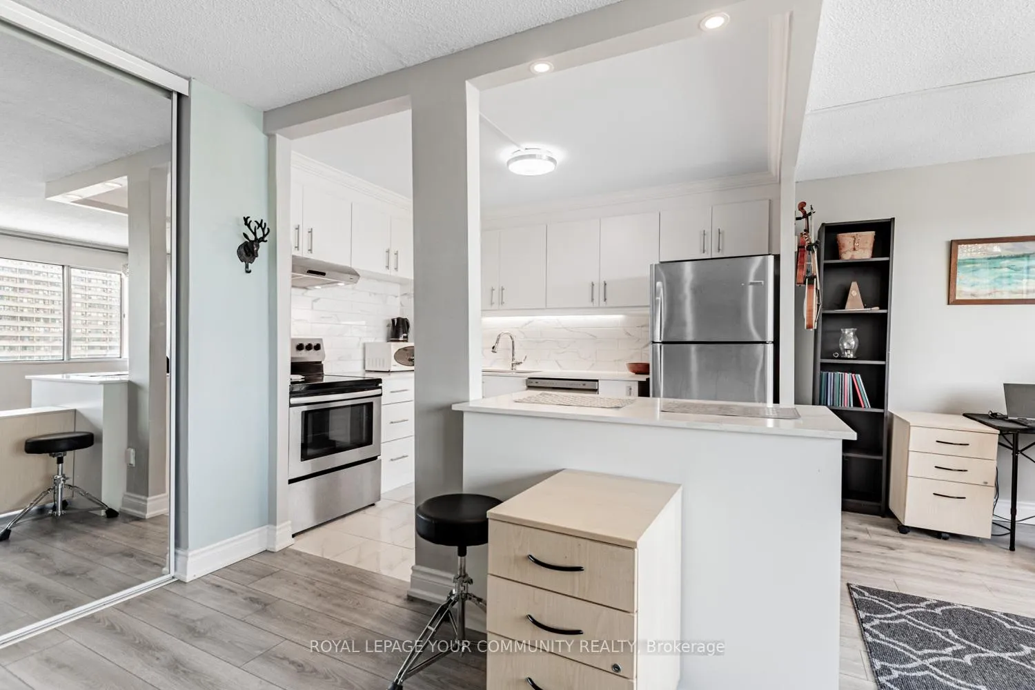 Photo 9 of Unit 912, 10 Sunny Glenway, Toronto, Flemingdon Park — HOMEH